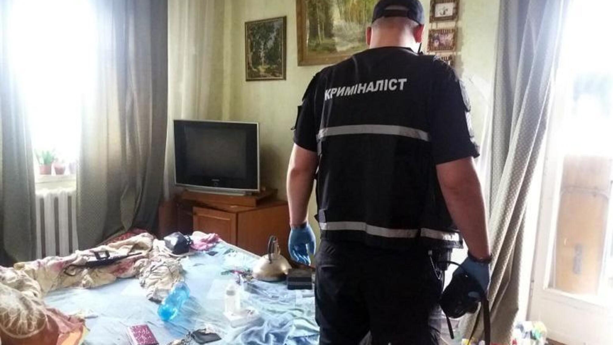 Дворічна дитина провела кілька днів поряд із мертвими батьками (ВІДЕО)