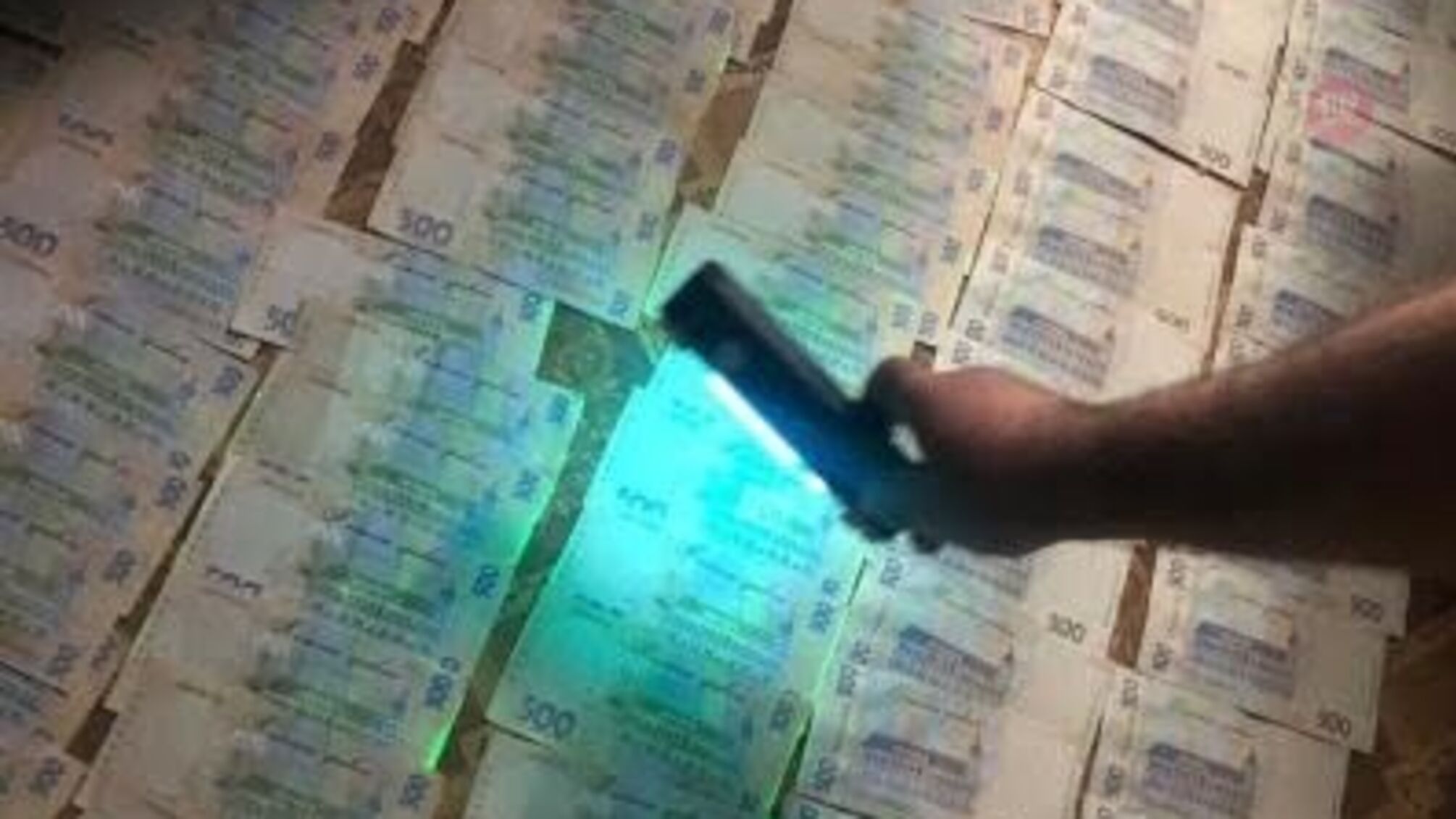 Посадовця Харківського управління ДФС затримано під час отримання неправомірної вигоди (ФОТО)