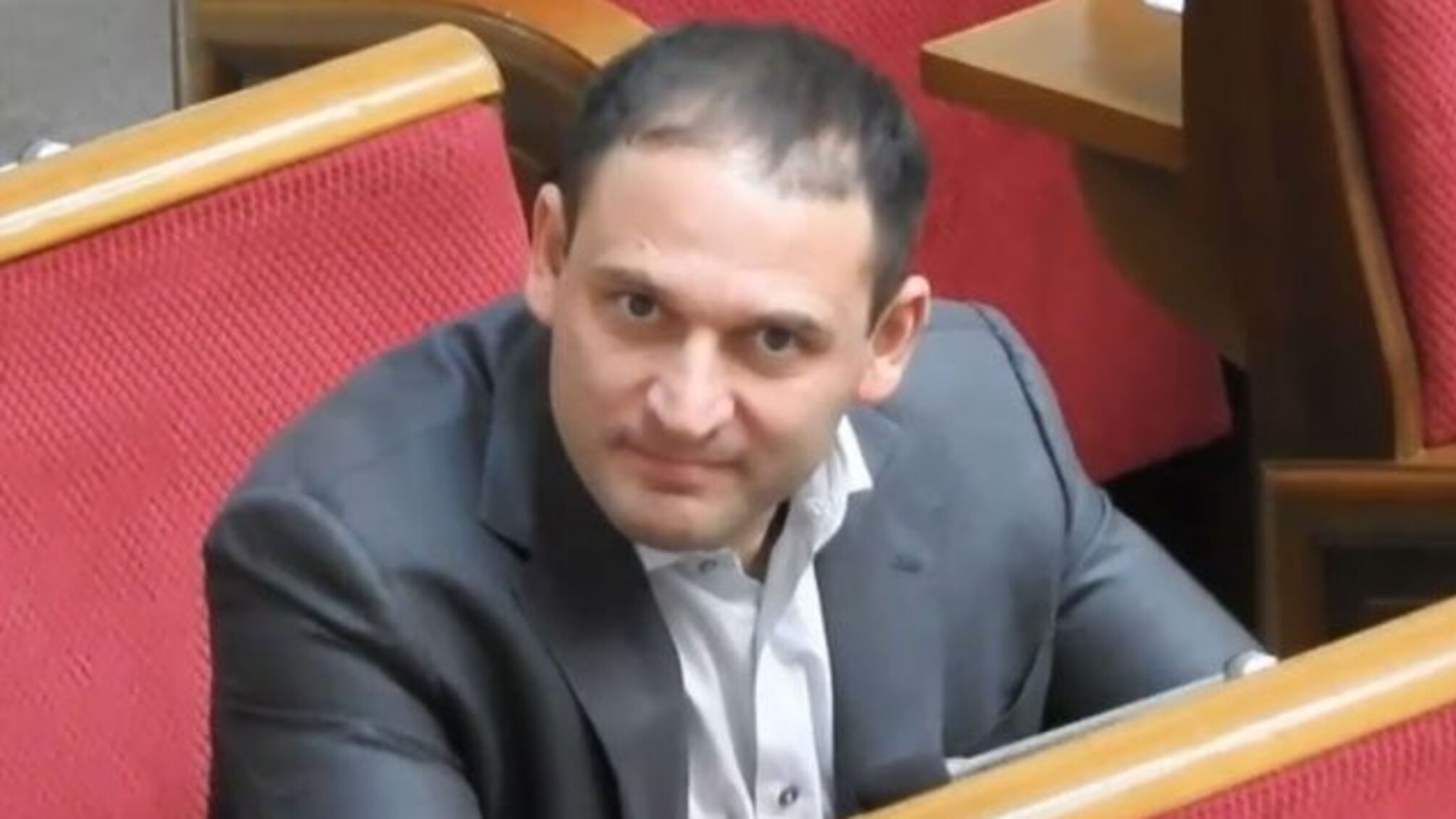 Молодший брат Добкіна знову вразив соцмережі дивною поведінкою в Раді – відео