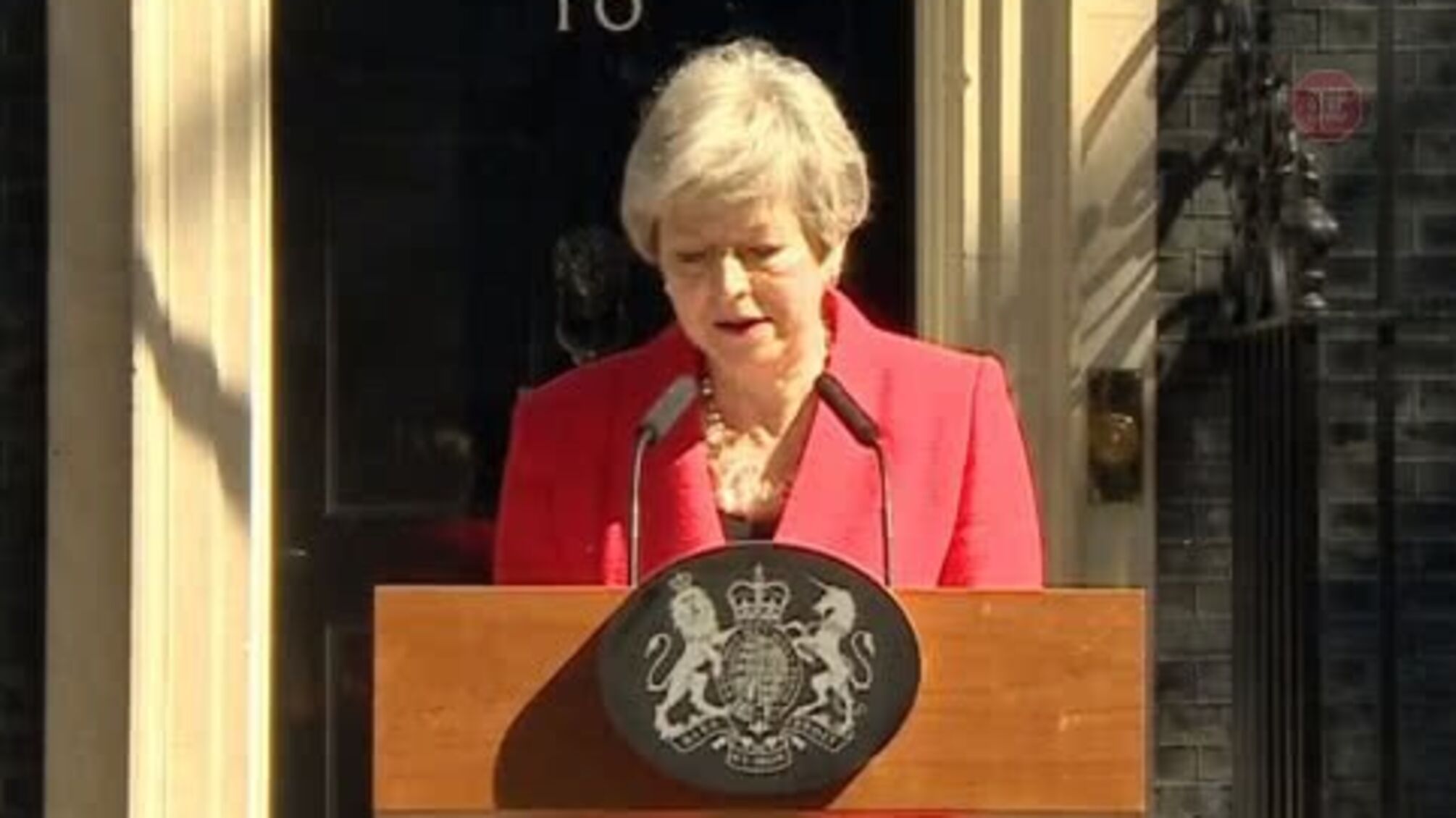 Прем’єр-міністр Британії Тереза Мей іде у відставку