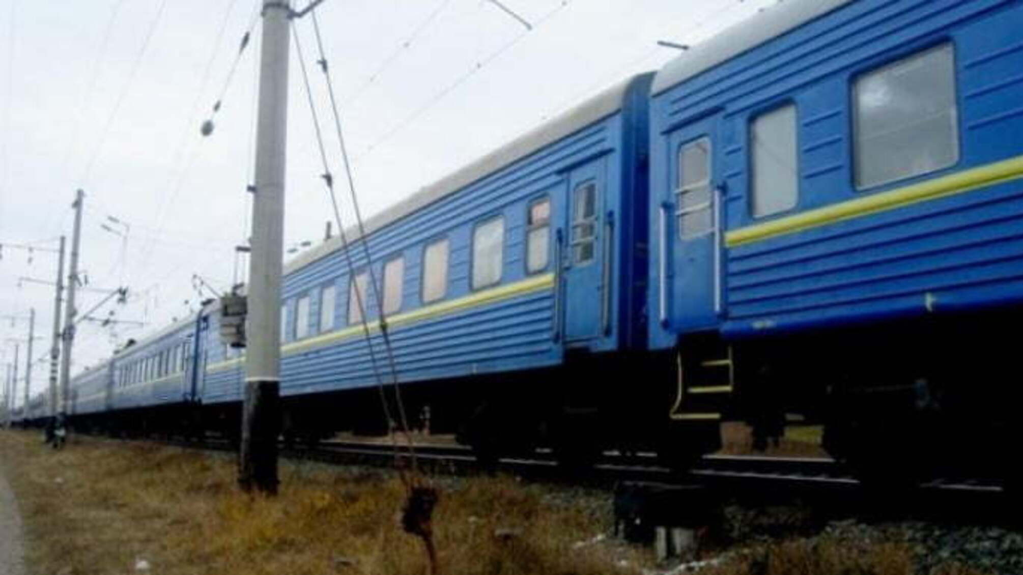 На Тернопільщині дівчина вистрибнула з потяга на ходу