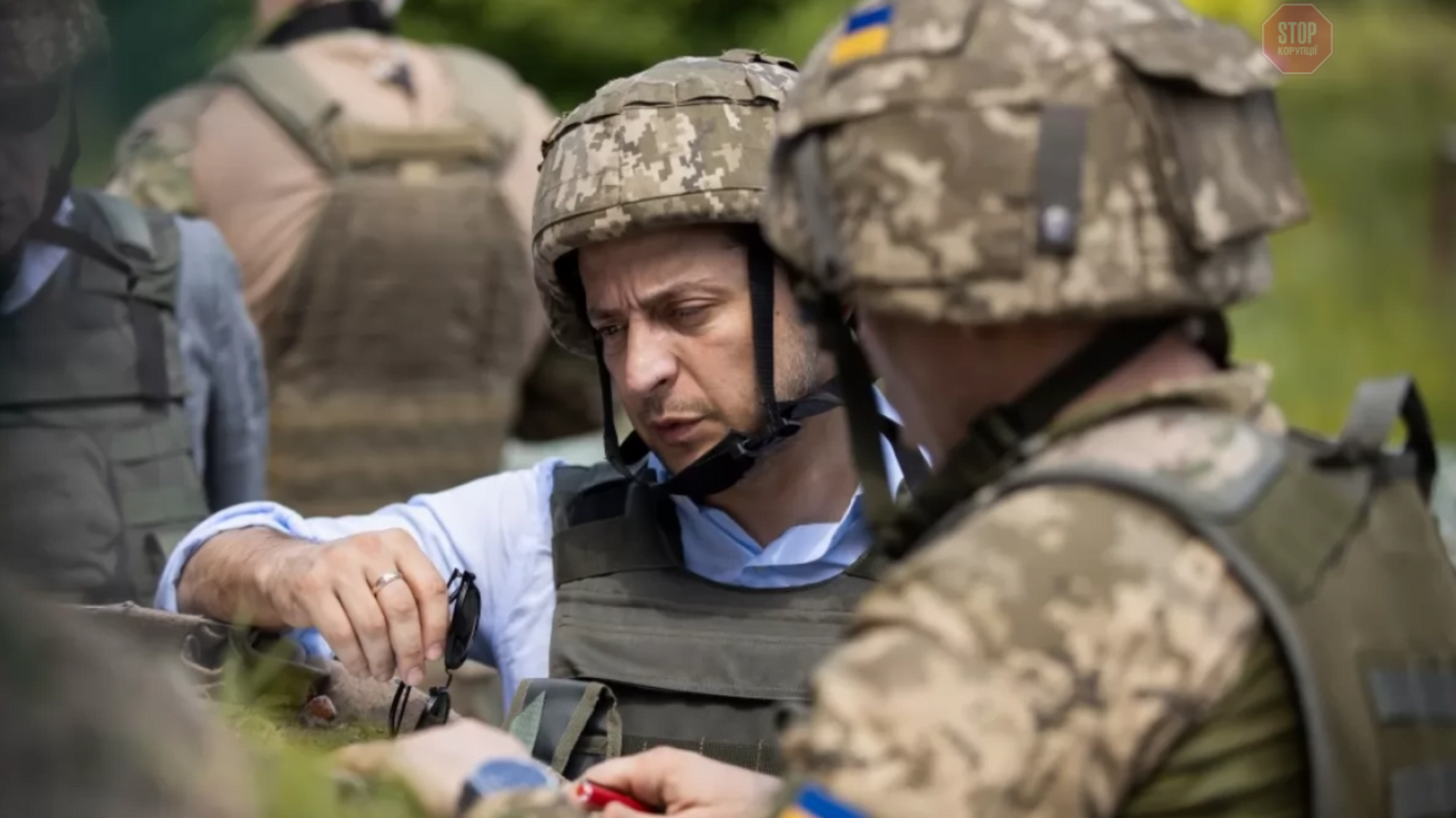 Зеленський поїхав на Донбас: побував на передовій і в бліндажах