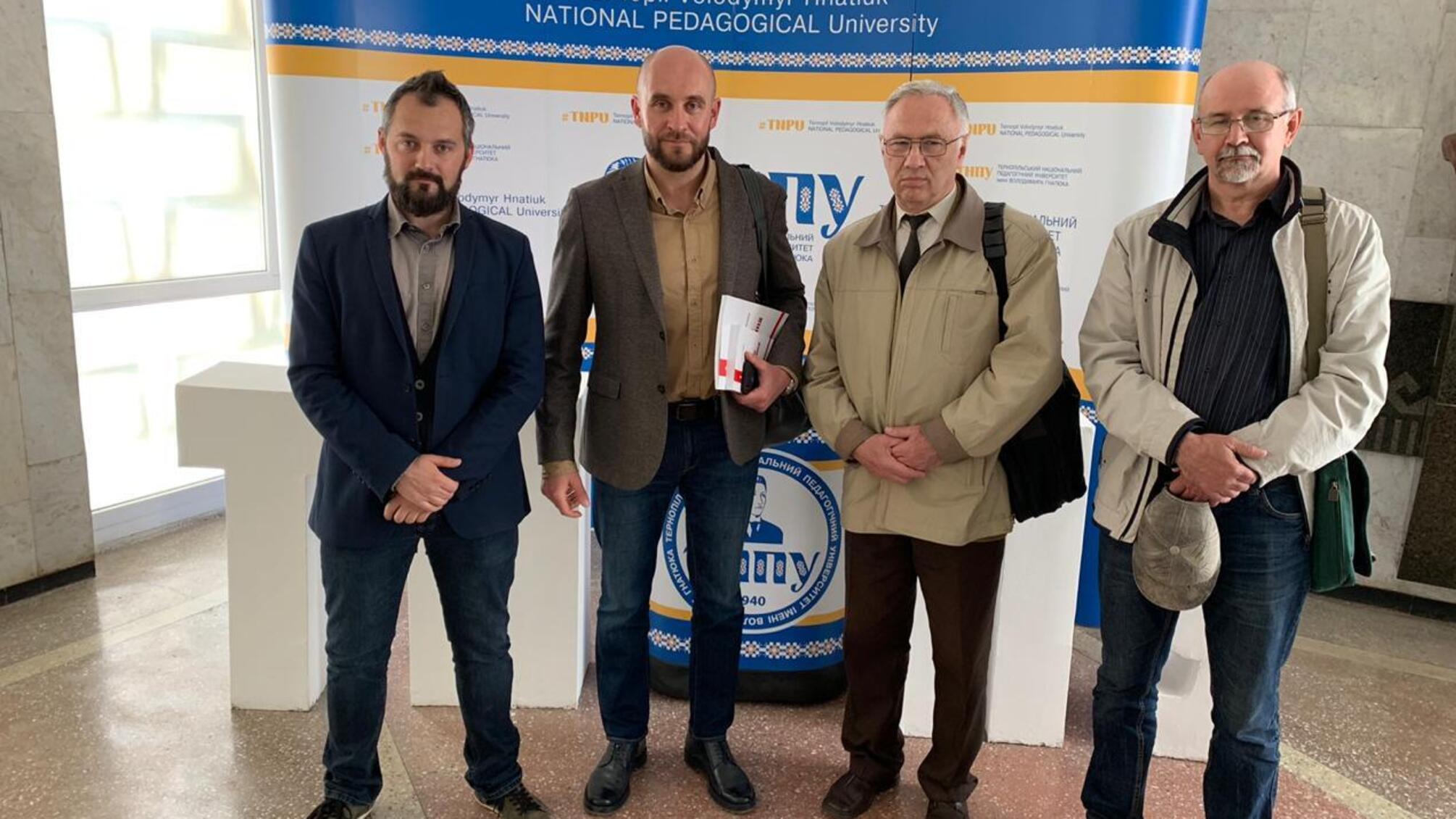 Довіряй, але перевіряй: 'СтопКор' розповів про важливість фактчекінгу на міжнародному науковому заході для ЗМІ