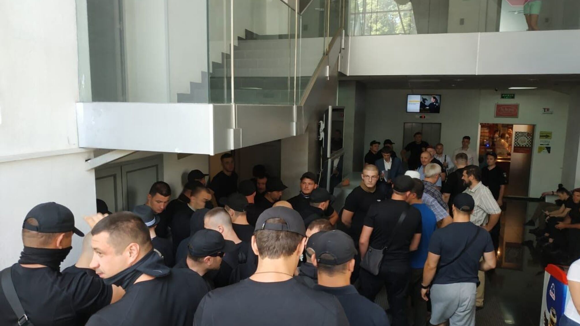 Люди олігарха Фукса захопили бізнес-центр у Києві: друга спроба рейдерства