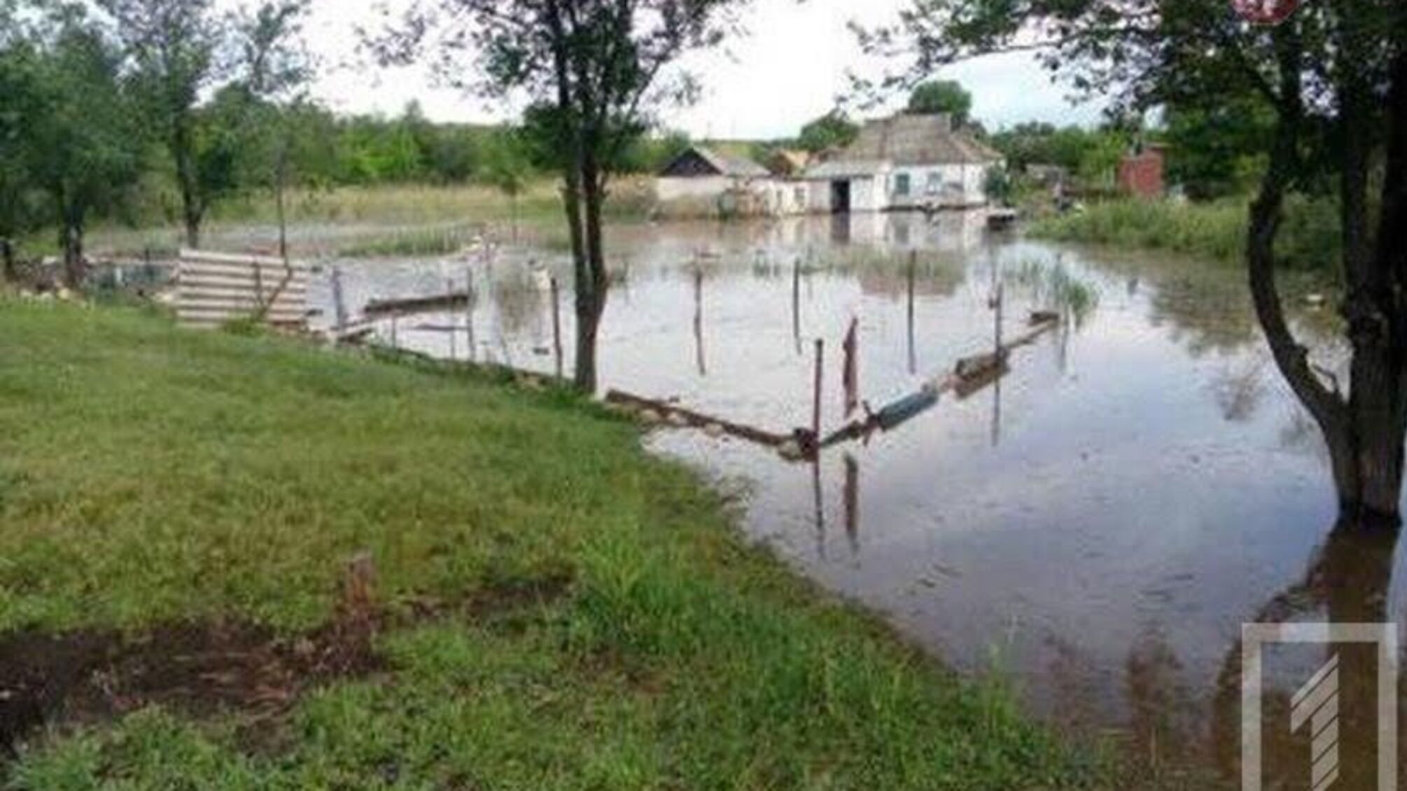 На Дніпропетровщині повінь повністю затопила село (ФОТО)