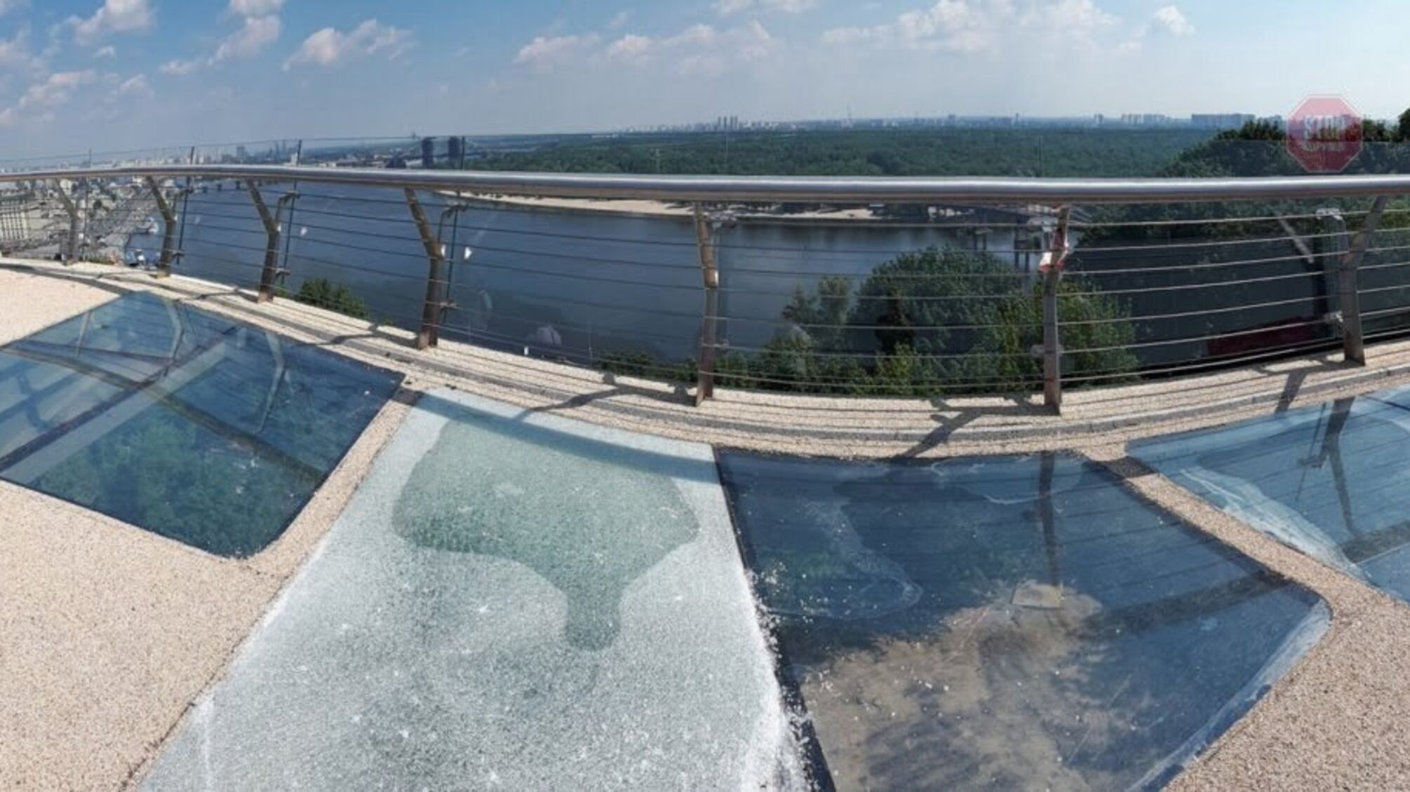 Скляний чи «золотий»? Ремонтні роботи на «мості Кличка» коштуватимуть киянам сотні тисяч доларів на рік