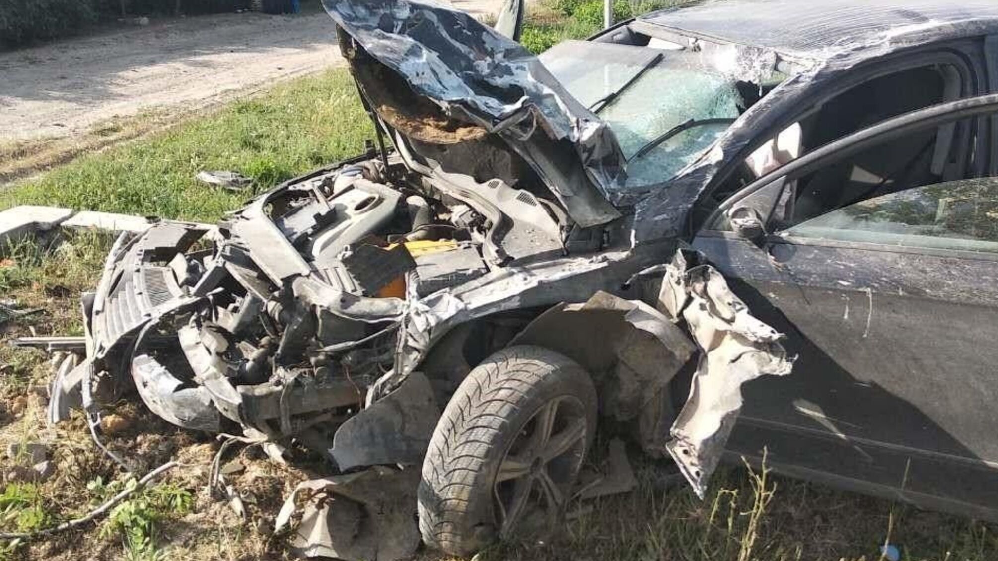 Чекали на автобус: на Херсонщині внаслідок наїзду на зупинку загинули люди