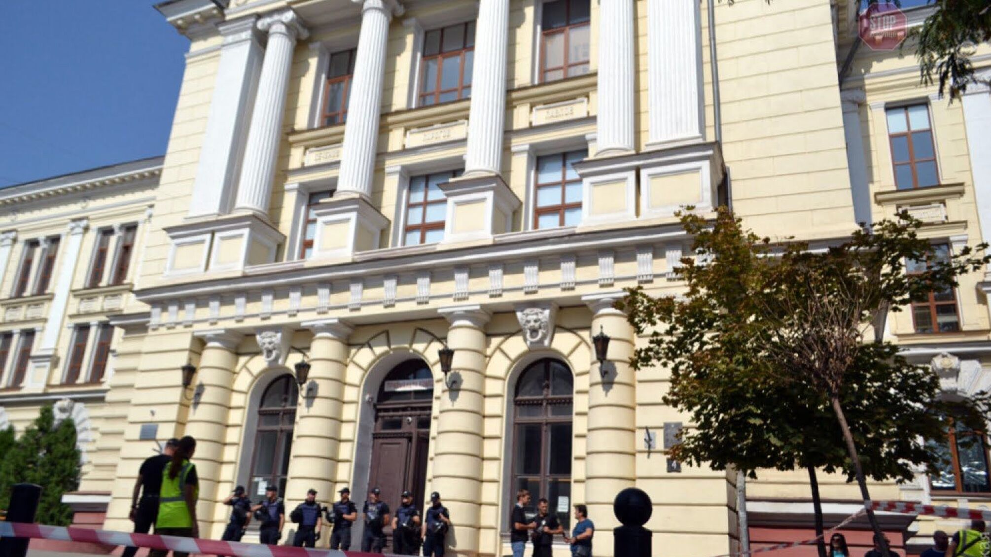 Рейдерське захоплення Одеського медуніверситету: поліція стабілізувала ситуацію, виш працює