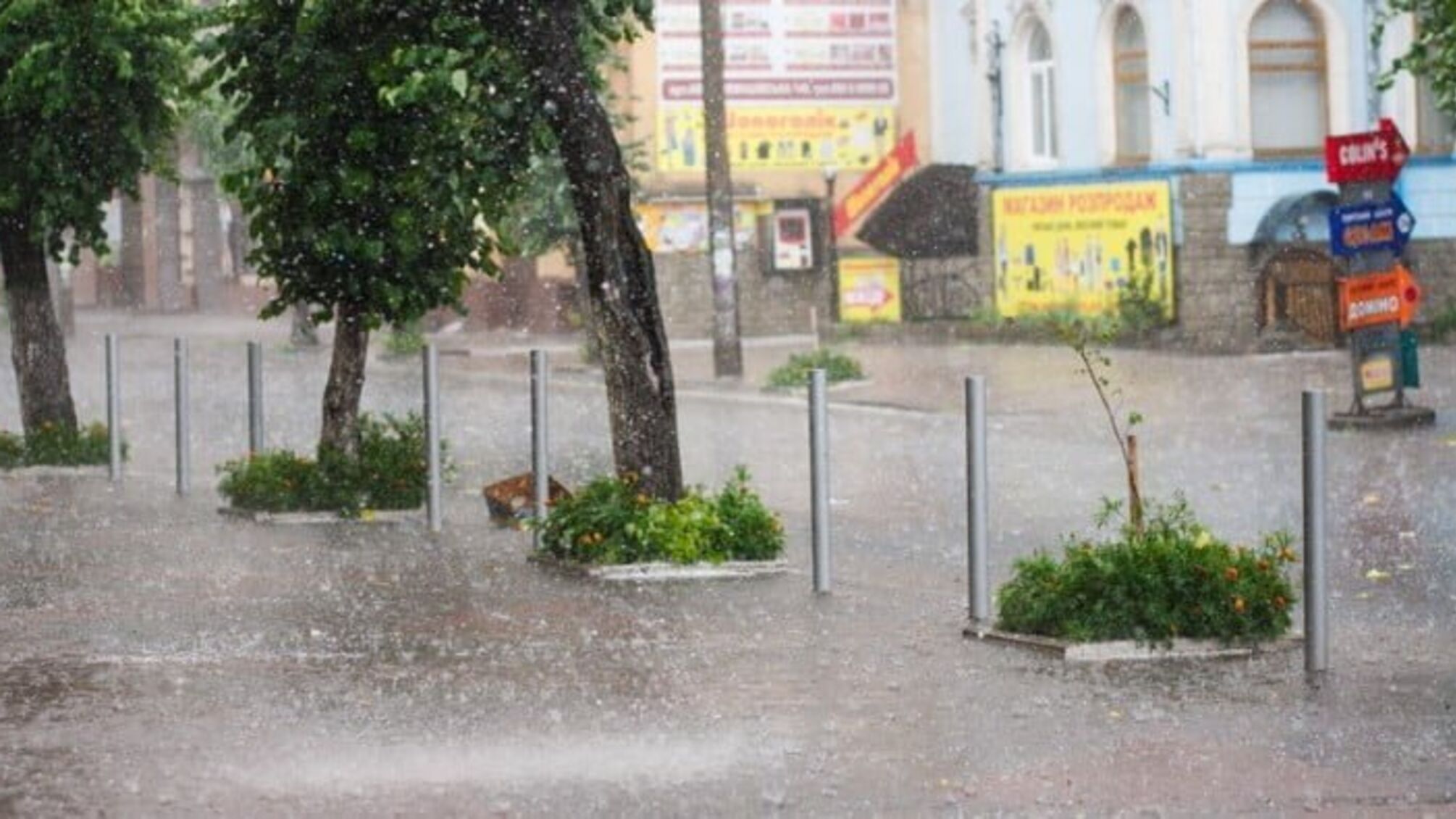У столиці через потужну зливу затопило кілька районів – кадри