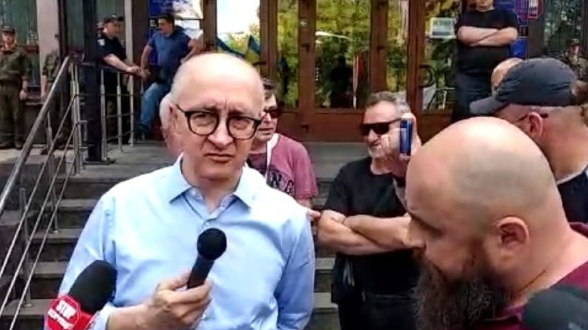 Тазик замість оголошення: як у ВККСУ повідомили про відкладення розгляду справи скандального судді Чванкіна (ФОТО)