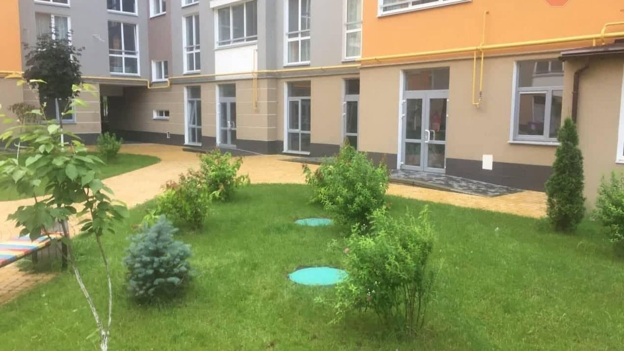 На Київщині маленький хлопчик провалився в каналізаційний люк