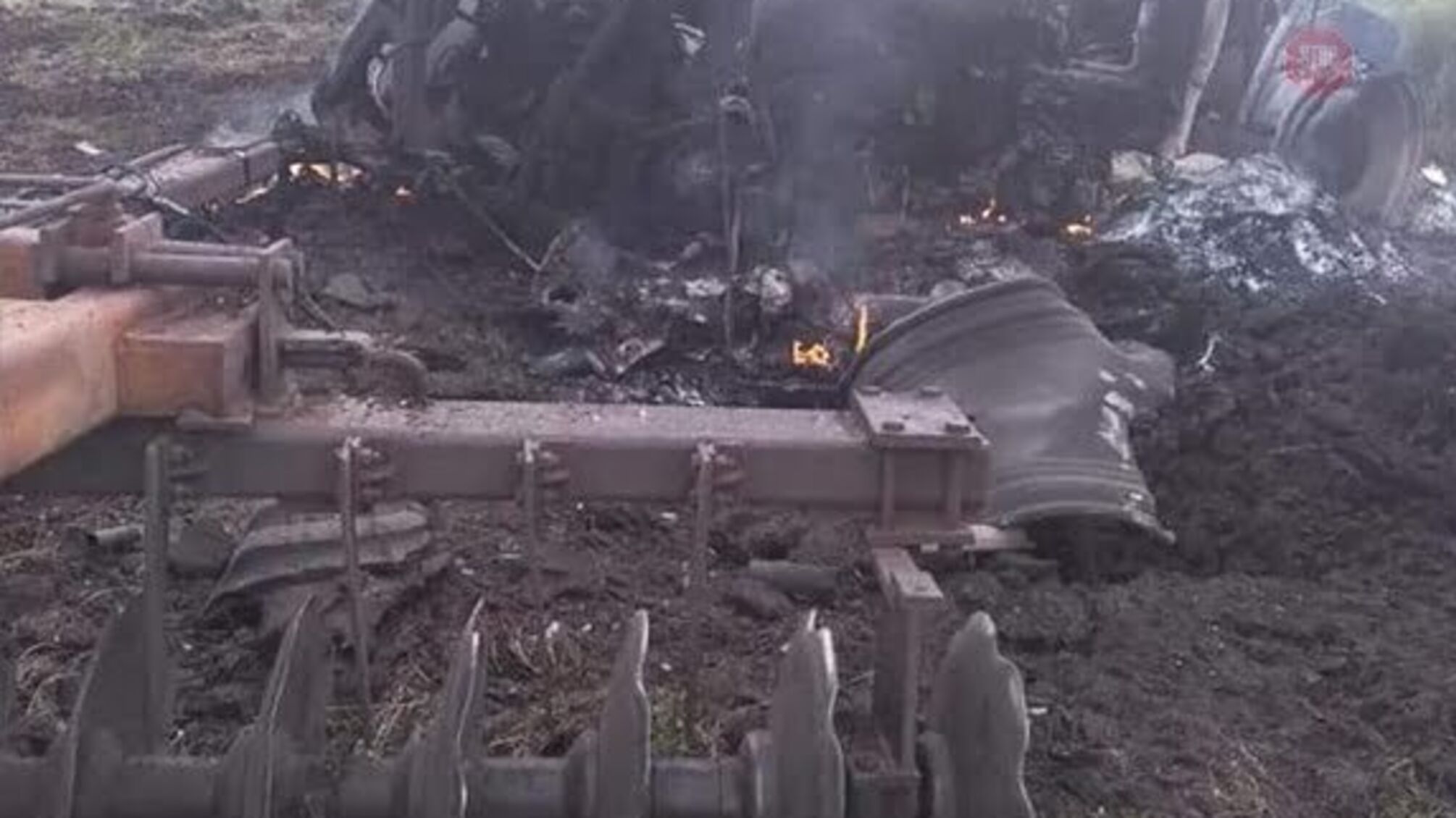 На Луганщині на вибуховому пристрої підірвався трактор (ФОТО)