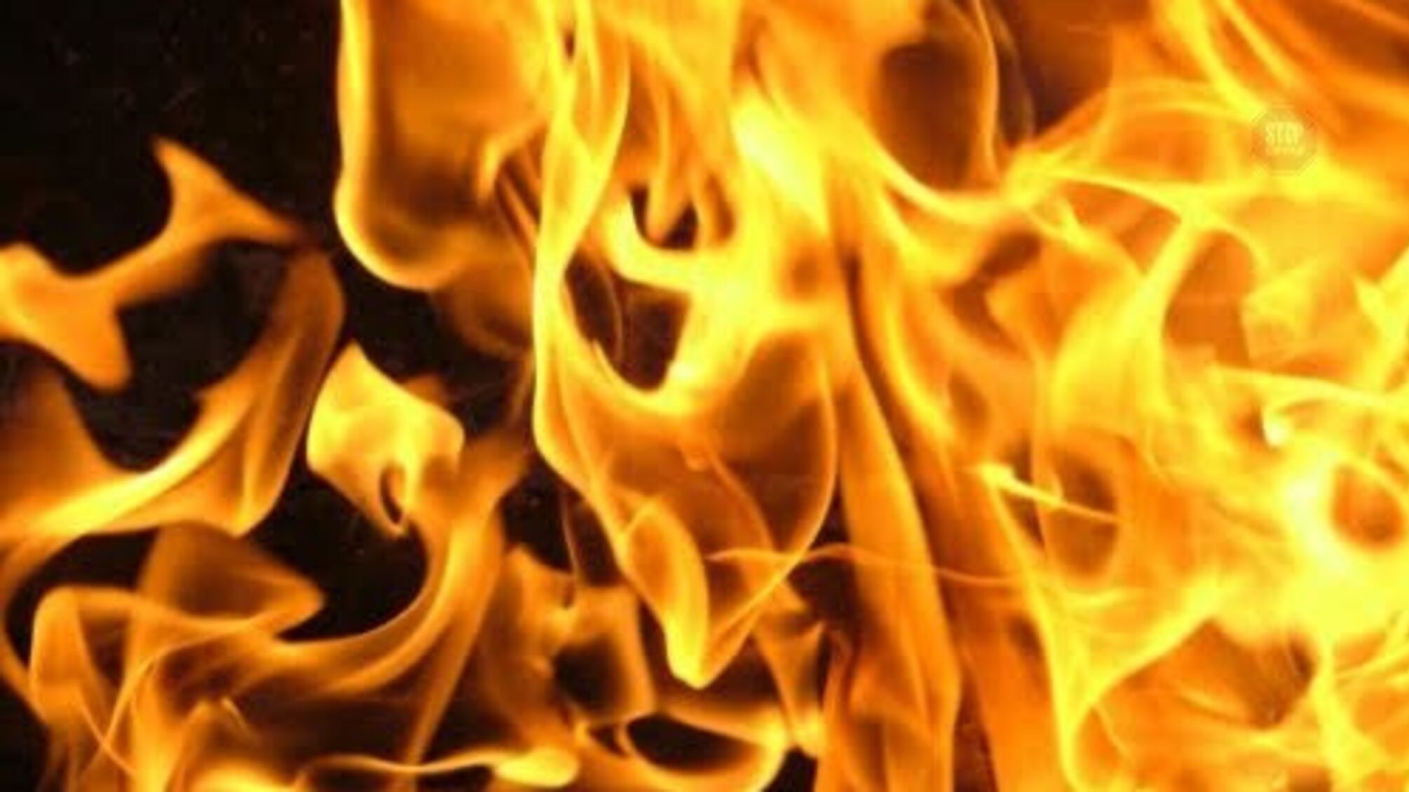 На Тернопільщині жінка поставила на плиту ємність з бензином замість води