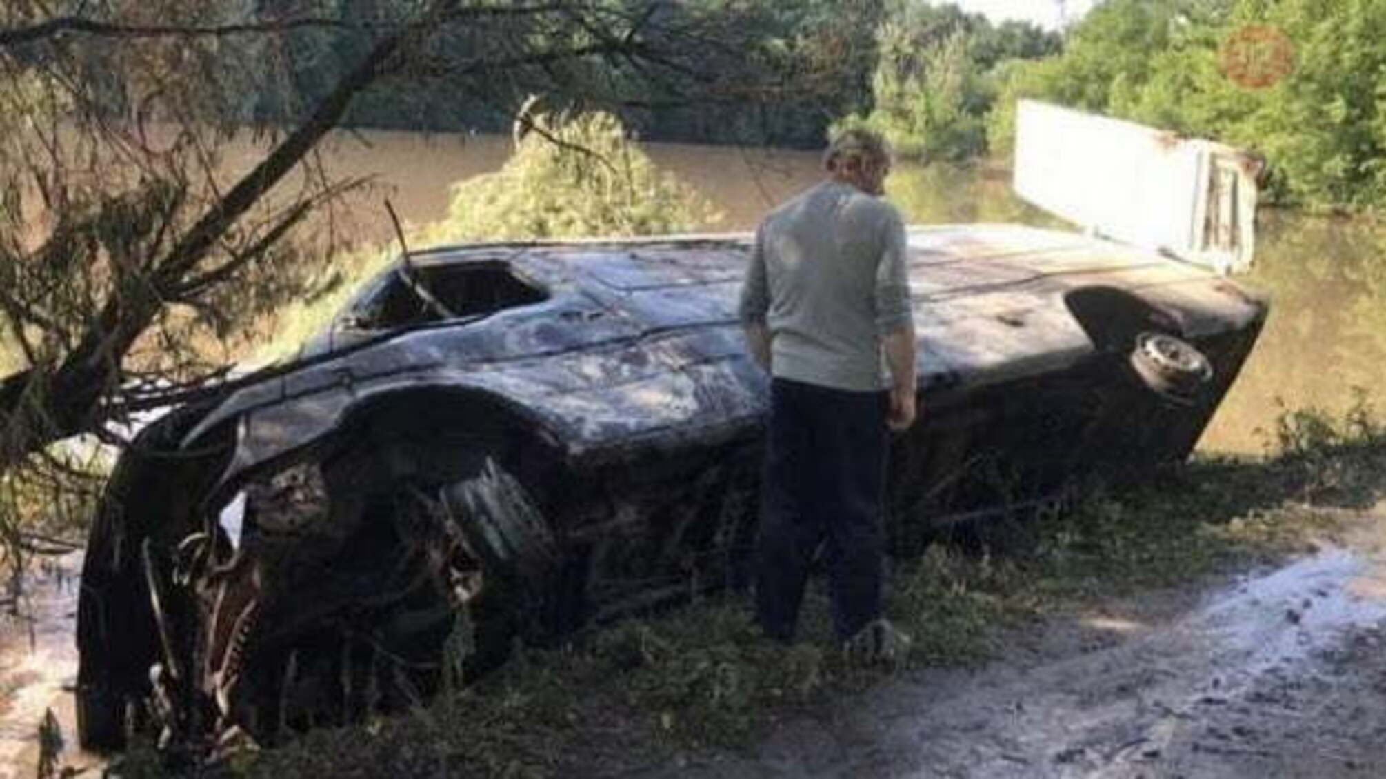 Екологічне лихо: на Вінниччині перекинулася вантажівка з отрутохімікатами, інсектицид потрапив у Рось