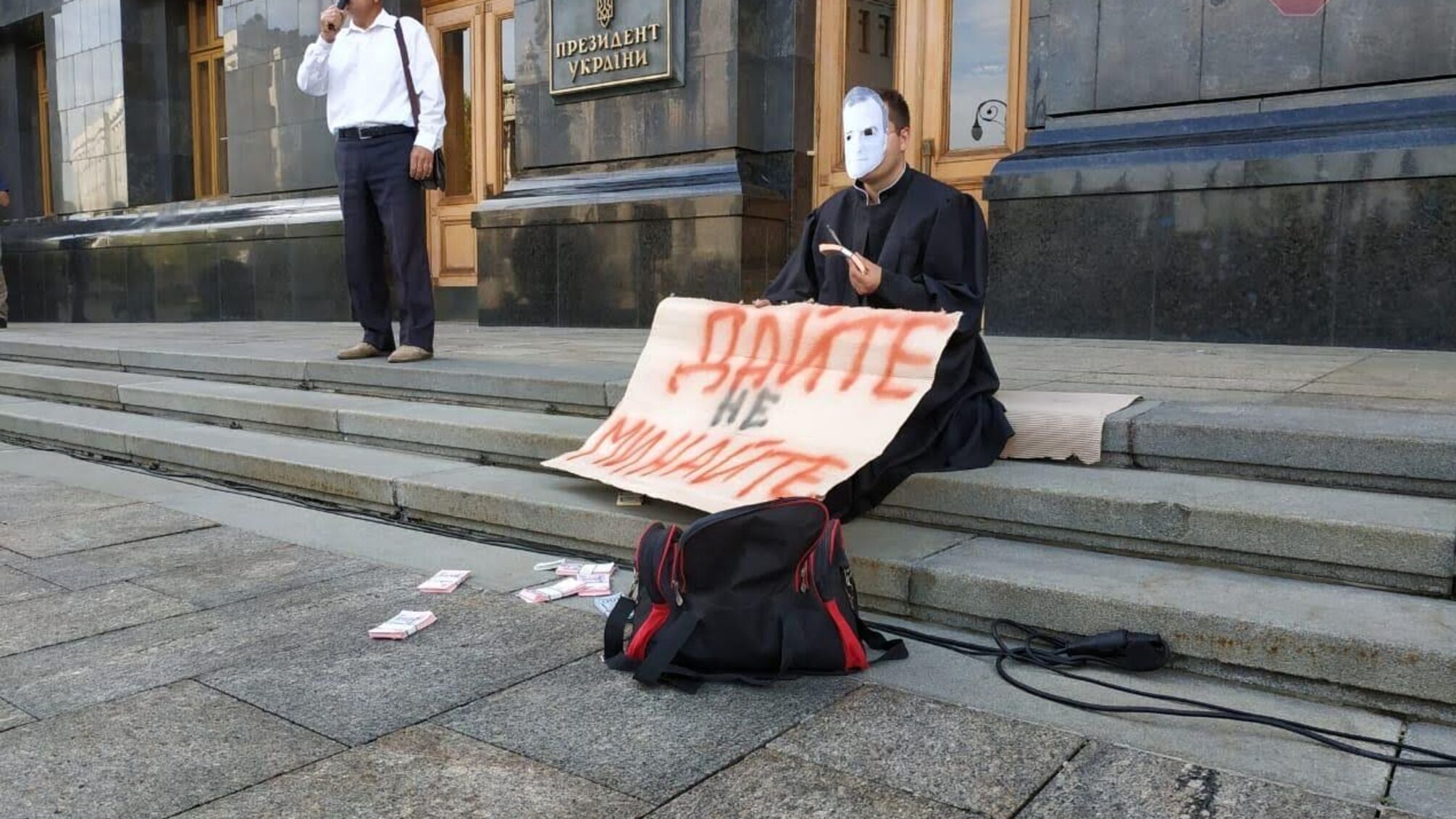 Ні - «чванківщині»: активісти з Одеси та Києва протестують проти рішення ВККС стосовно судді Чванкіна