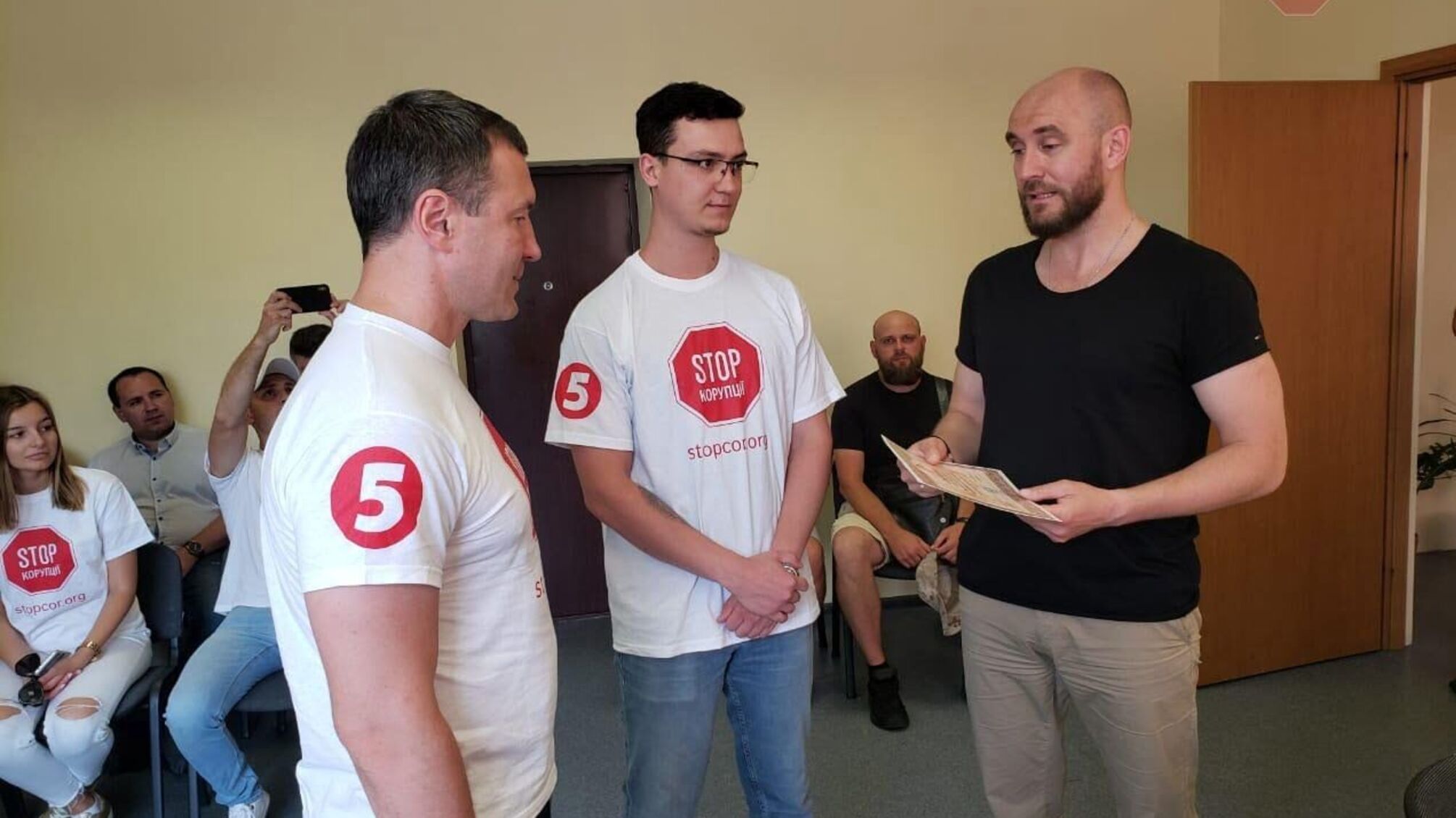 Хабарники Вишгорода у небезпеці: у місті відкрили осередок ГО 'Стоп корупції'