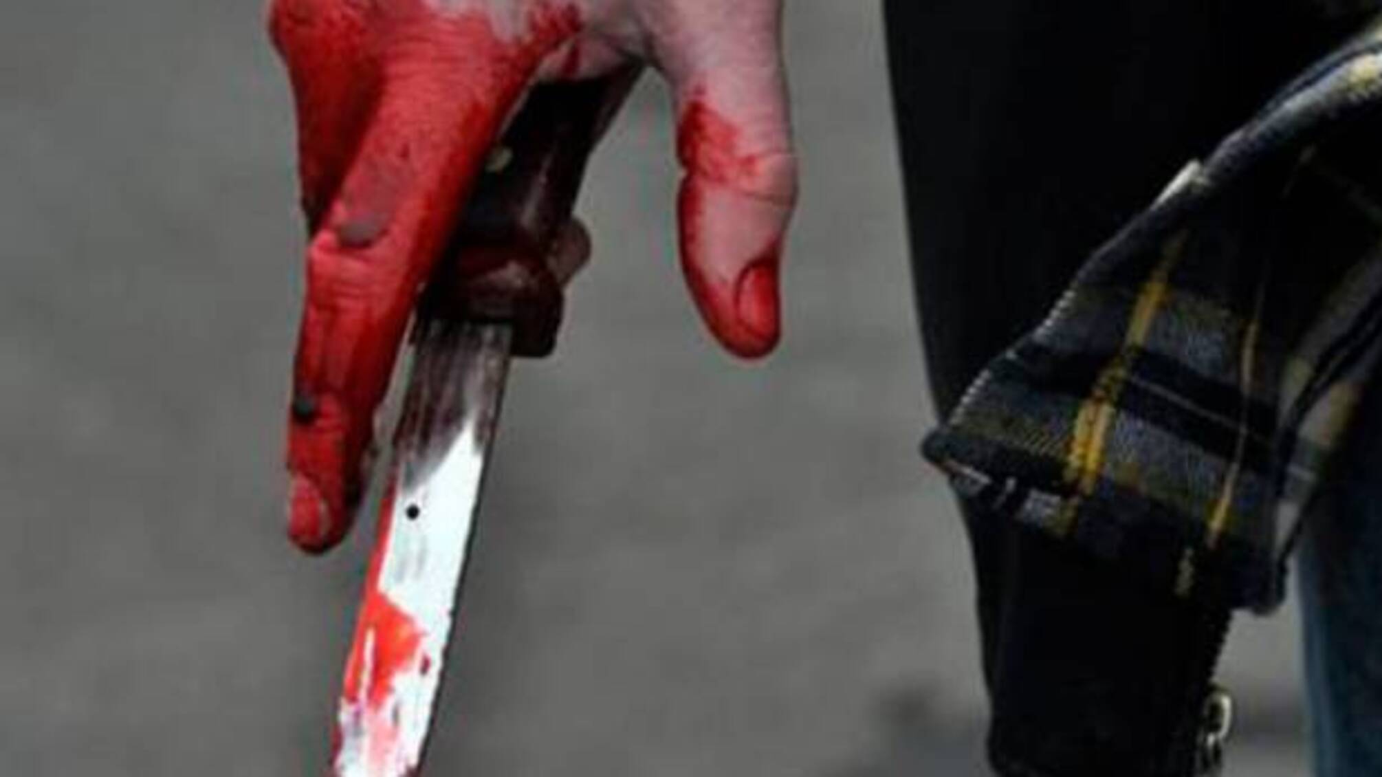 На Харківщині п'яний чоловік з ножем напав на неповнолітнього сусіда