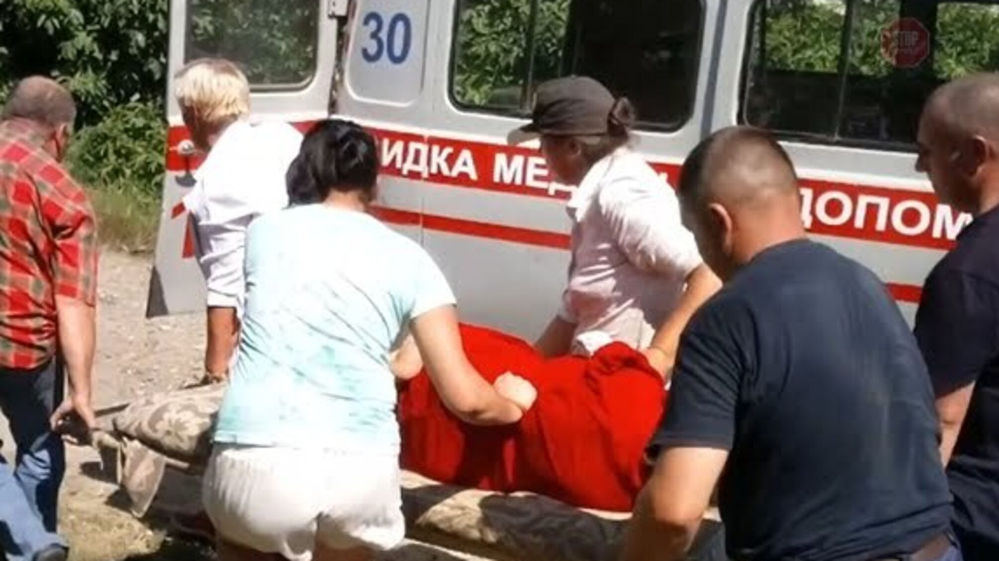 В Чернівецькій області літня жінка впала у 20-метрову криницю (ФОТО)