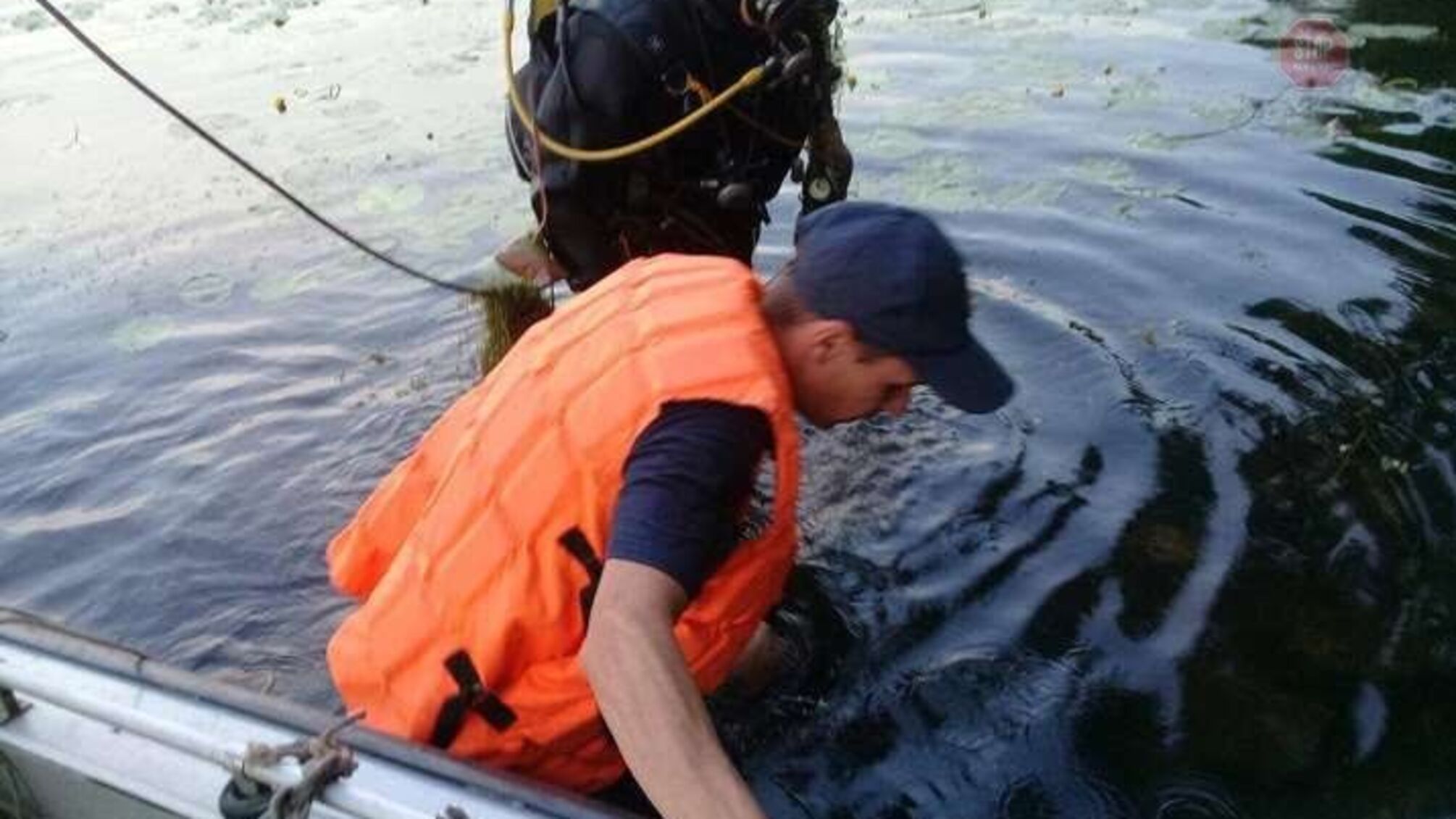 У Києві з річки водолази дістали тіло жінки