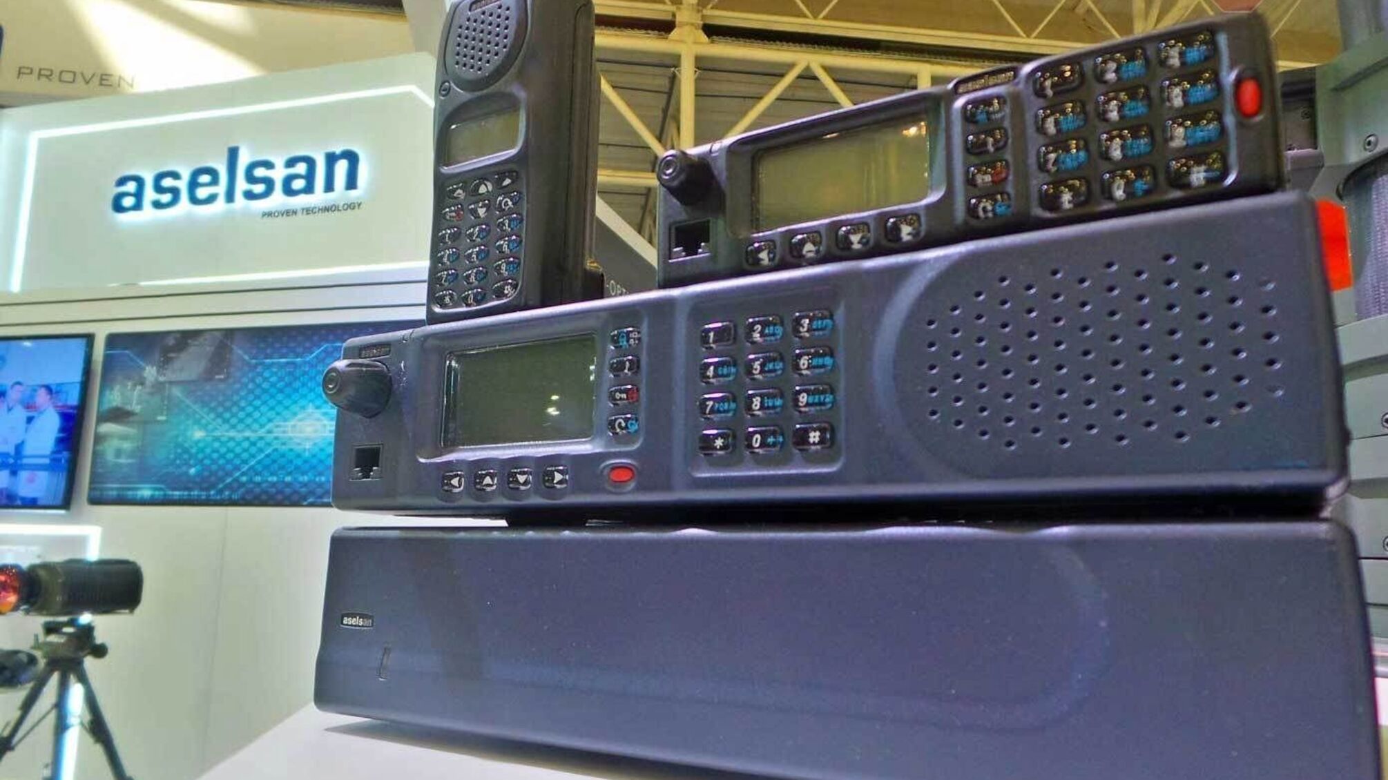 Радіоняні для 'золотого хлопчика' – хто в стінах парламенту прикриває корупційні схеми в оборонці