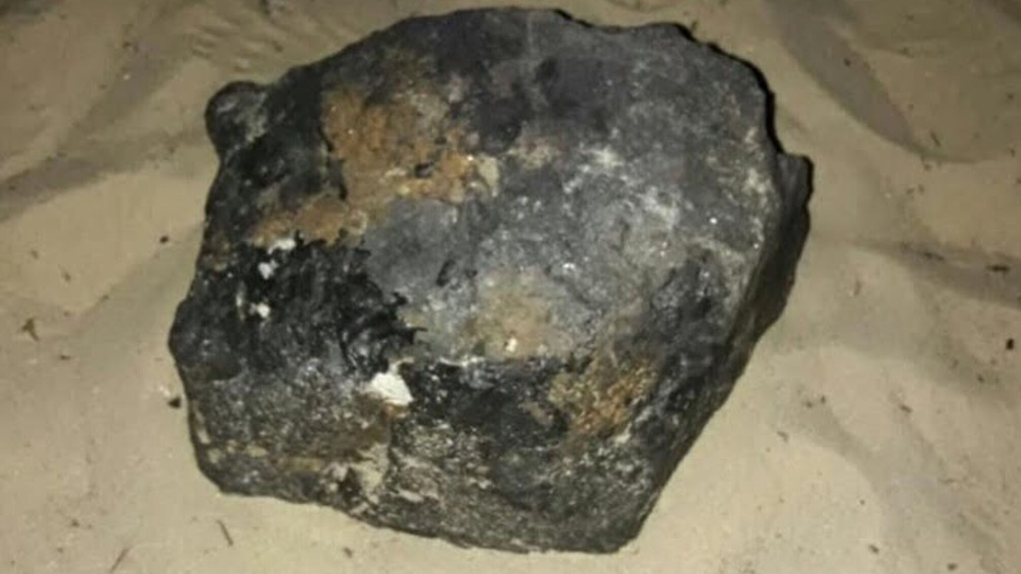 У Черкасах чоловік знайшов “астероїд” та заявив у поліцію про небезпеку – подробиці (ВІДЕО)