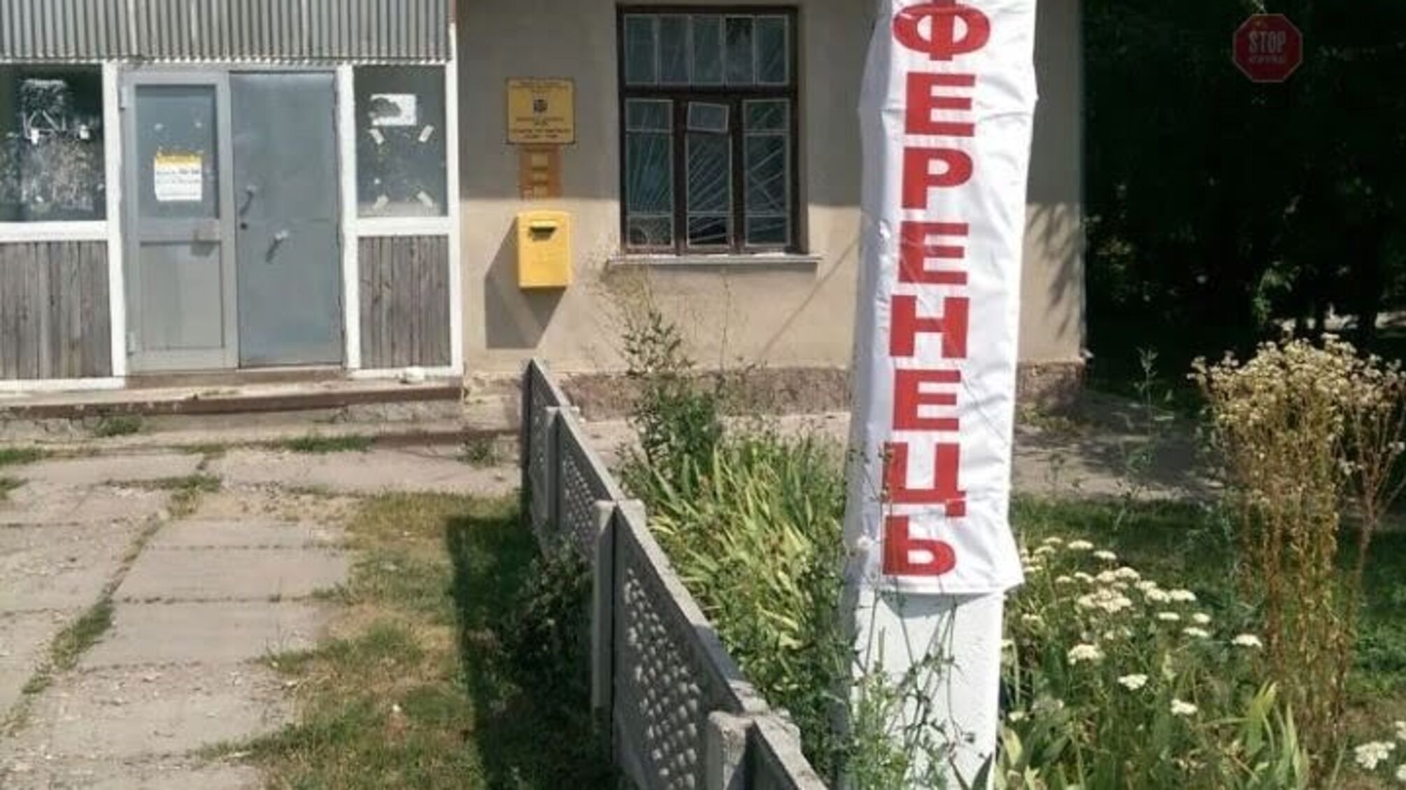 Стовби з мітками: на Київщині кандидати продовжують порушувати виборче законодавство (ФОТО)