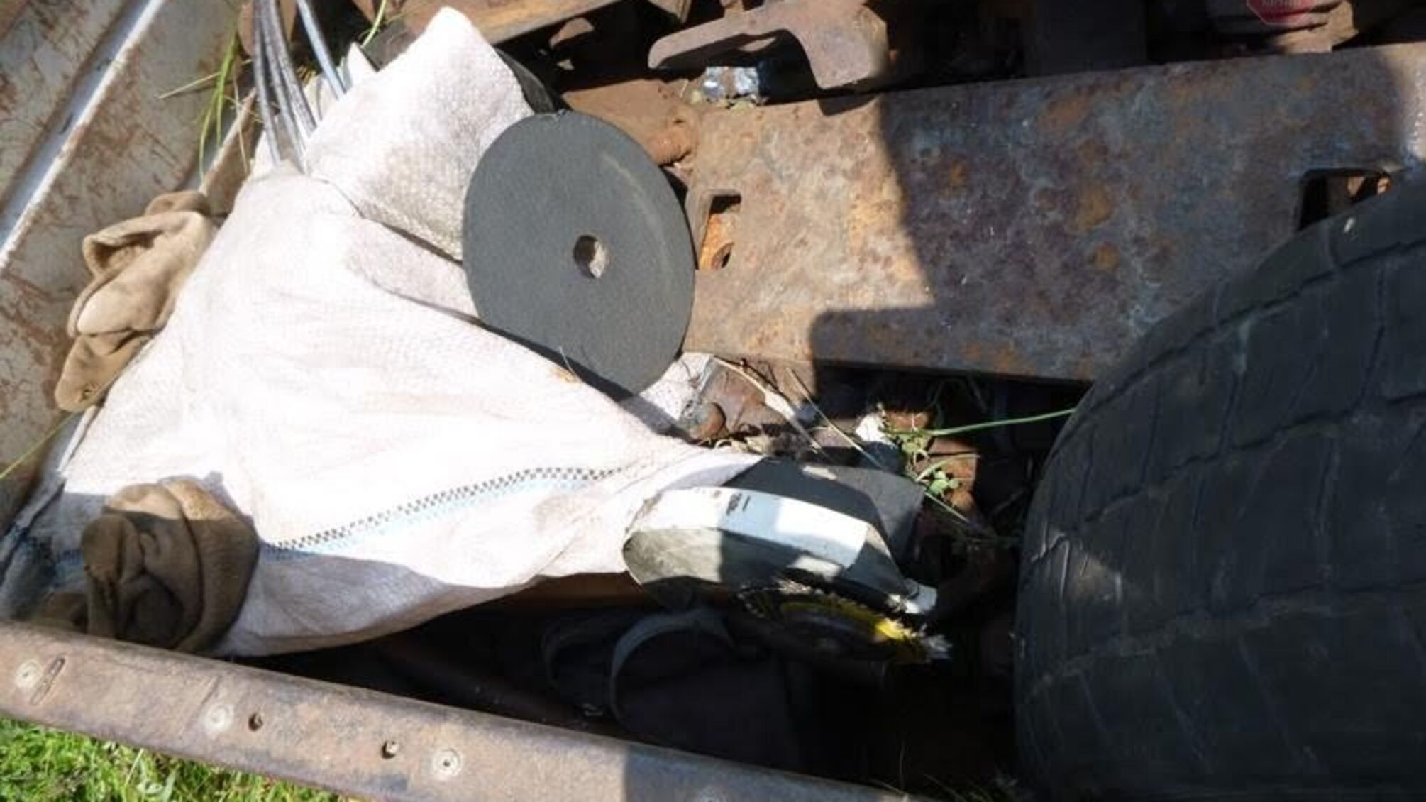 На Сумщині чоловік вирішив розібрати залізничну колію на брухт (ФОТО)