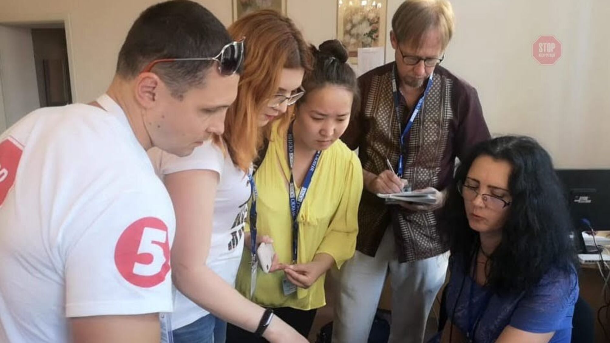 СМСки від ОБСЄ: на Луганщині кандидат Сухов влаштовує провокації від імені міжнародних спостерігачів (ФОТО, ВІДЕО)