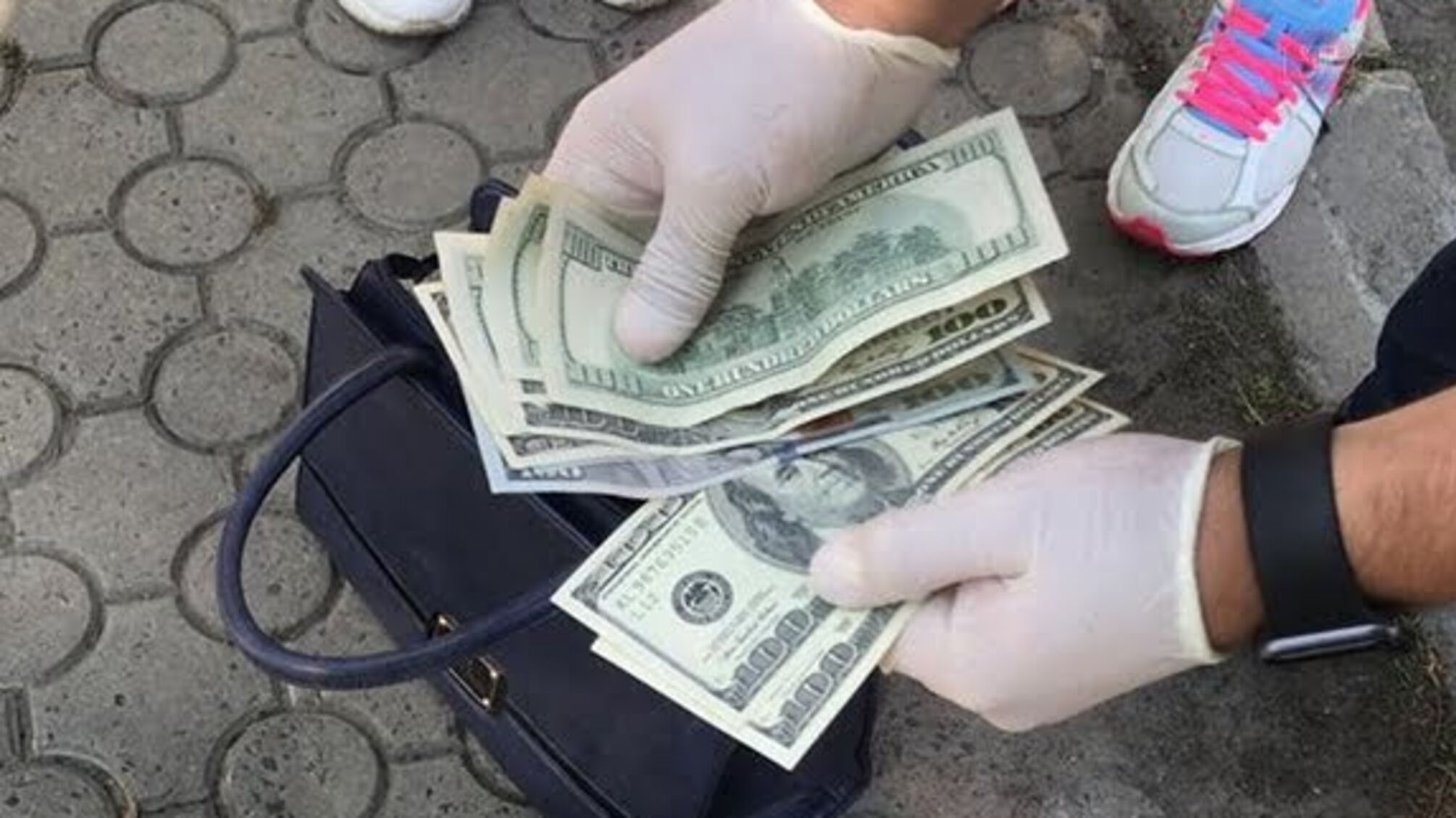 Посадовець Луцької міськради вимагала гроші з учасників бойових дій (ФОТО)