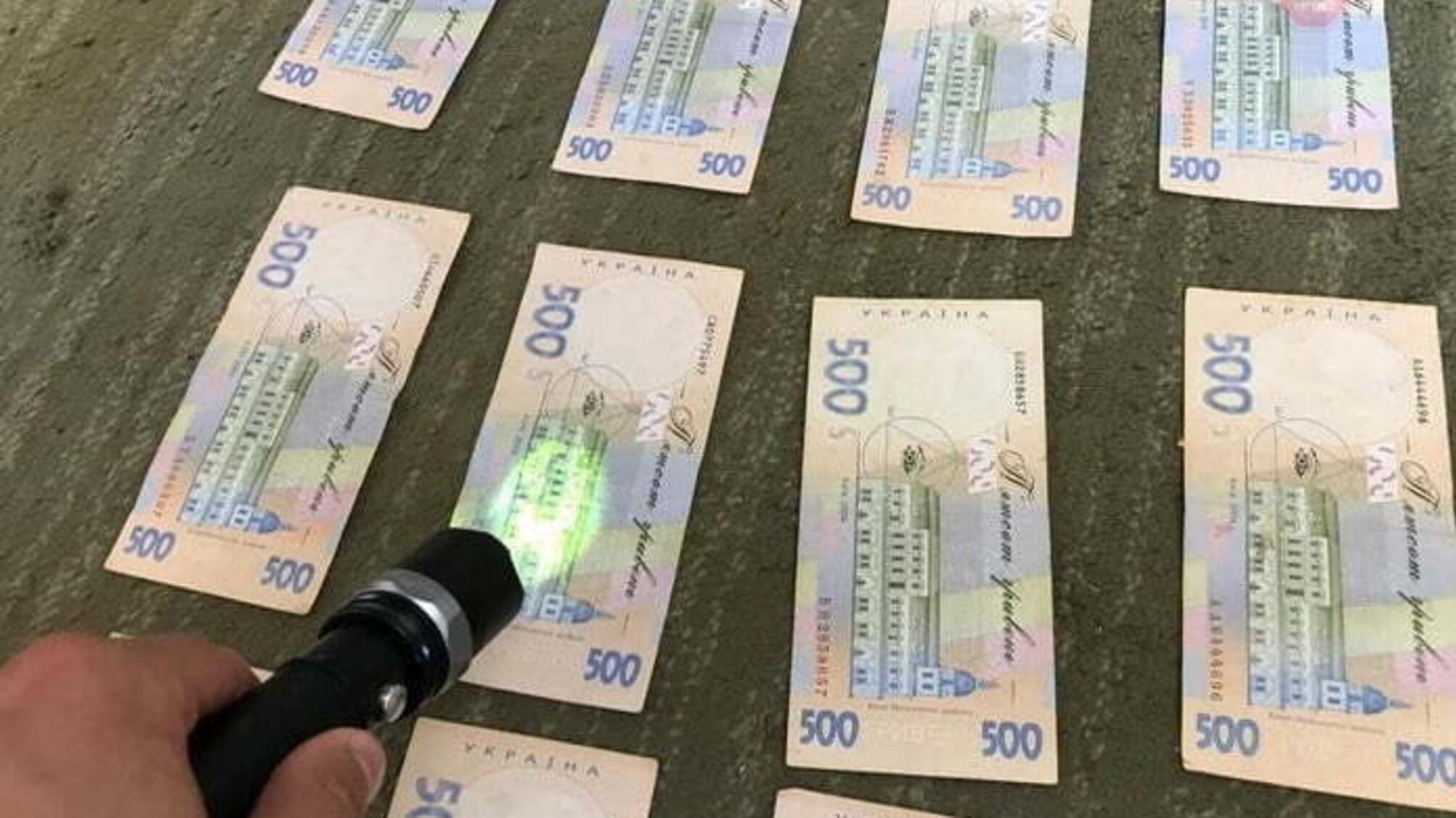 На Івано-Франківщині керівника одного з райвідділів виконавчої служби викрили на хабарях (ФОТО)