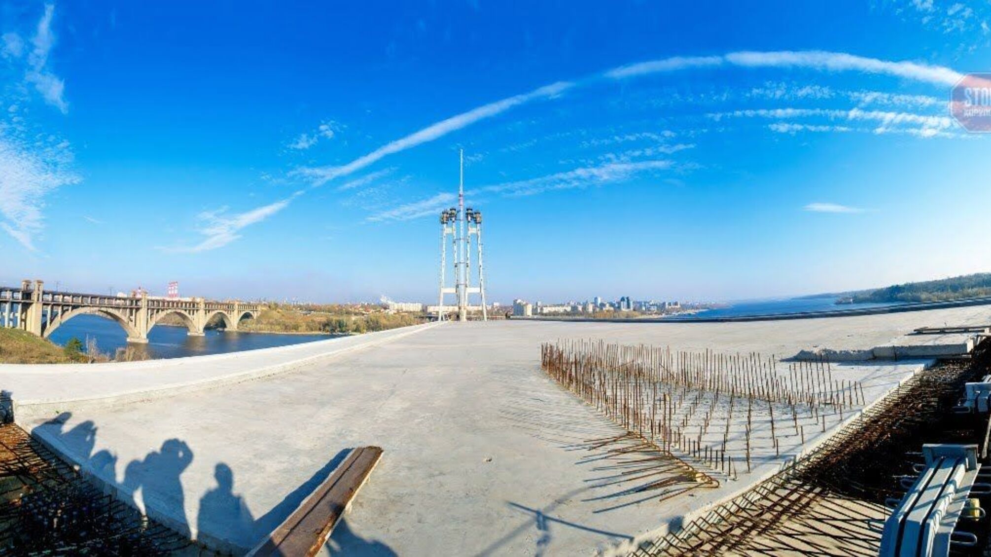 У Запоріжжі з недобудованого мосту впав підліток (Фото 18+)