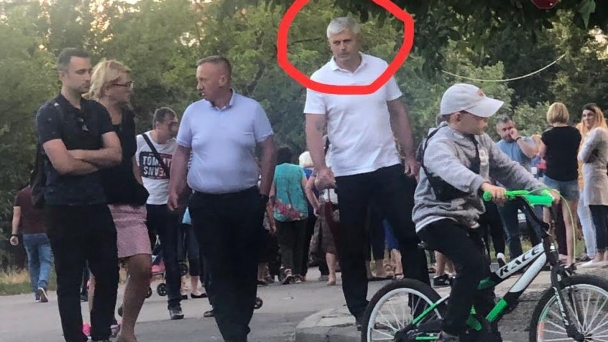 «Надаю послуги супроводу для кандидата». Або як чиновник міськради Ужгорода Бабидорич агітує за Андріїва