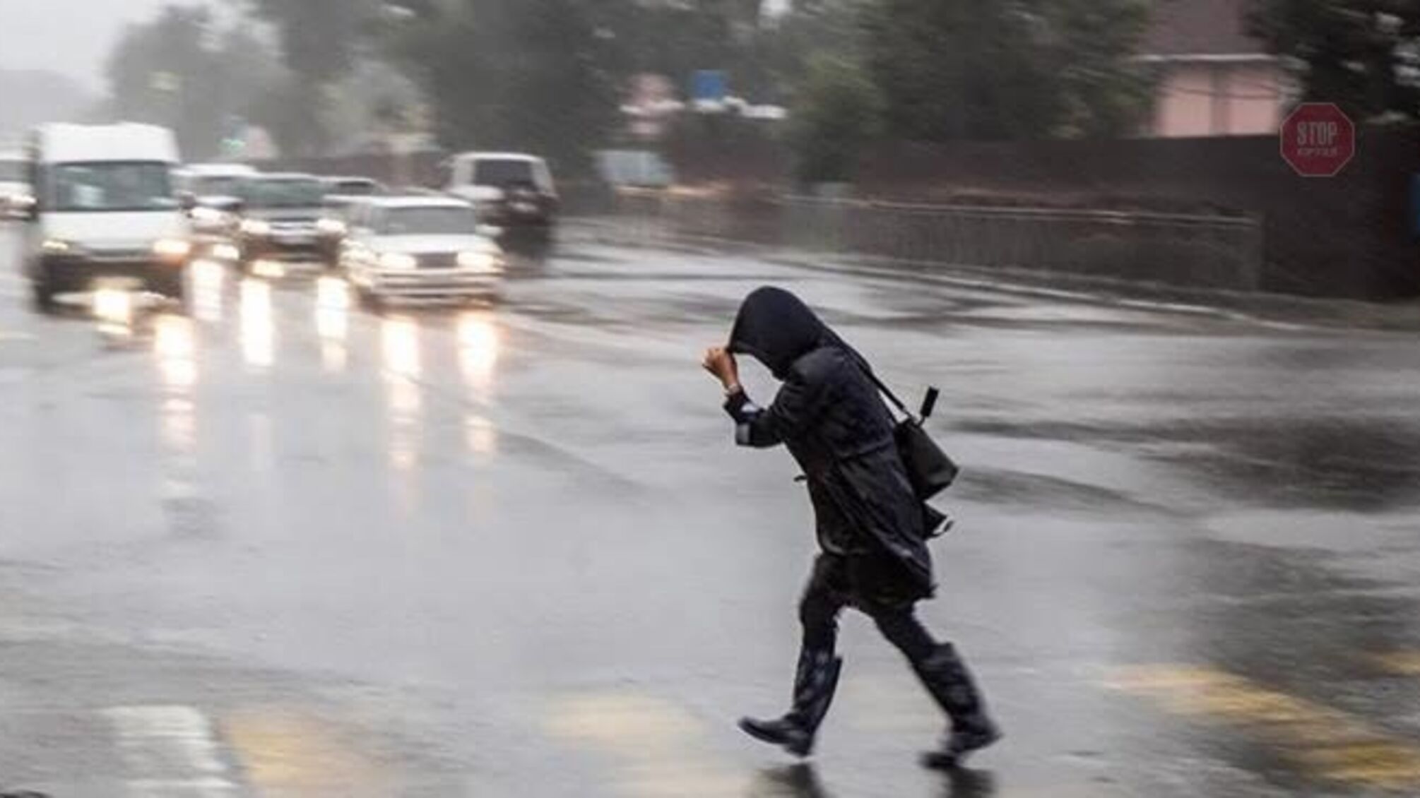 Київ накриє потужний шторм, погода різко зіпсується відразу в декількох областях: де чекати грози