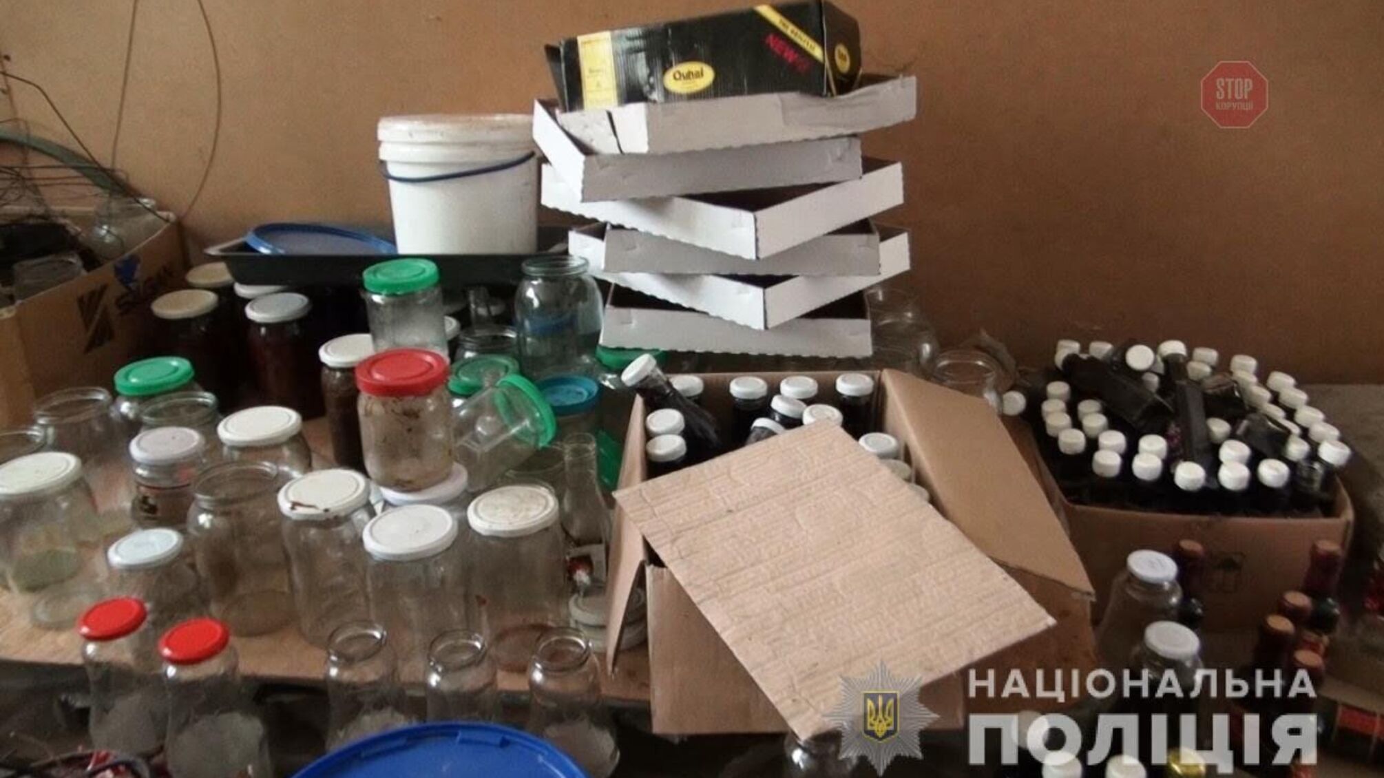 У Запоріжжі підпільний цех виробляв контрафактний гранатовий сік (ФОТО, ВІДЕО)