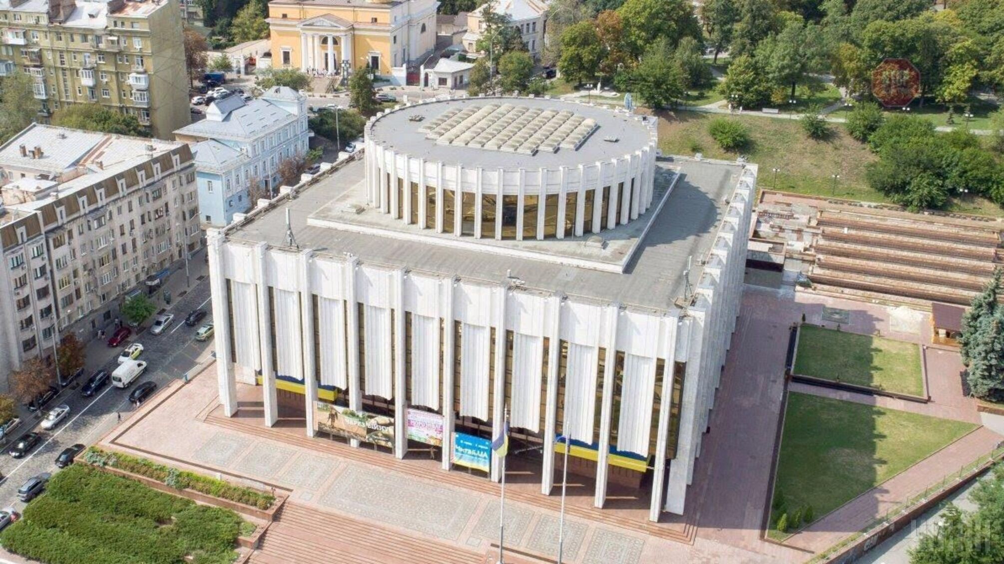 Офіс в Українському домі та пішохідна зона на Європейській площі – повний блеф. Висновок експерта