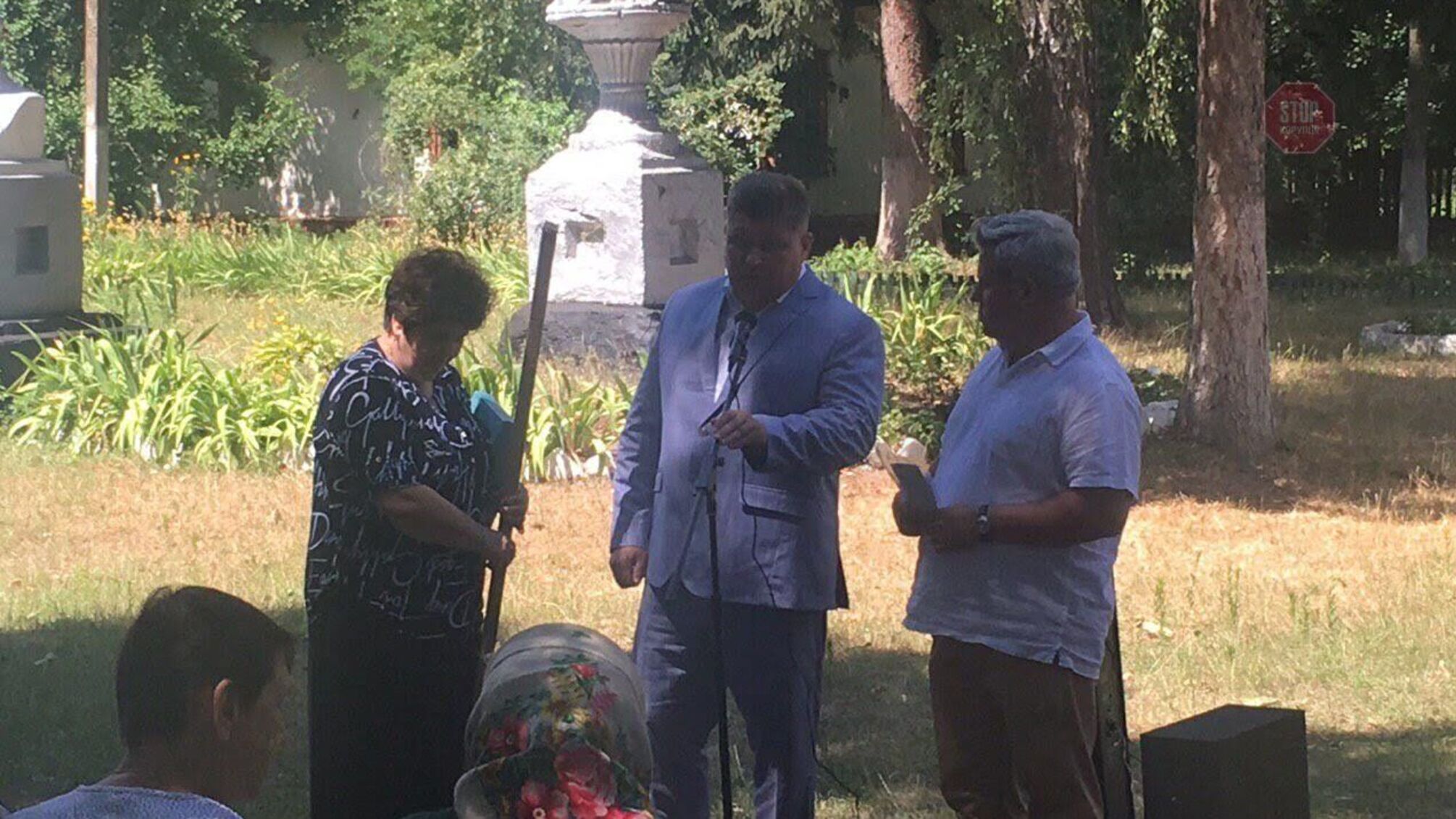 'Приходь до школи, я тебе підкуплю': як на Чернігівщині кандидат Дмитренко агітує