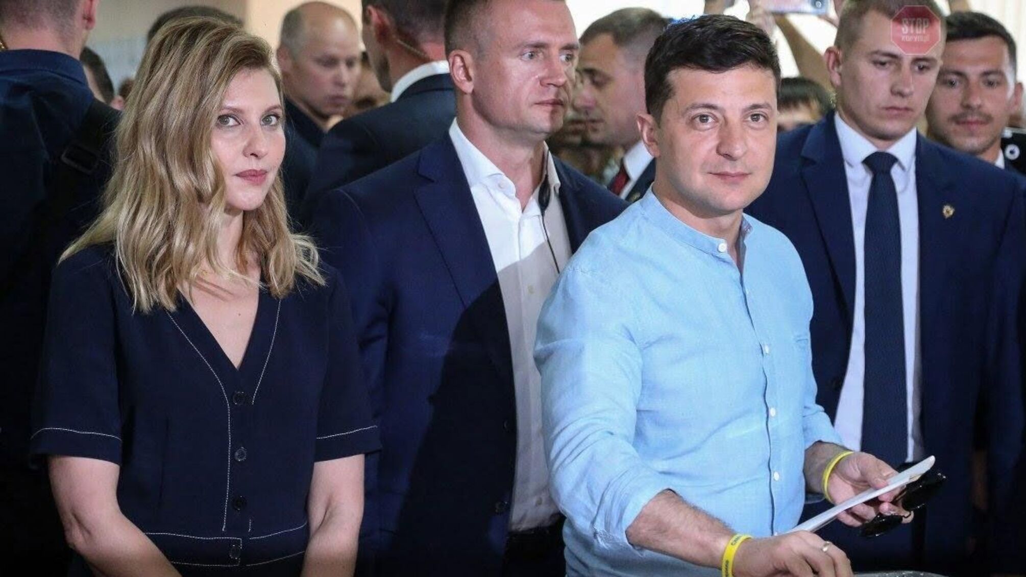 Президент Зеленський разом із дружиною проголосували на виборах до ВР (ФОТО)