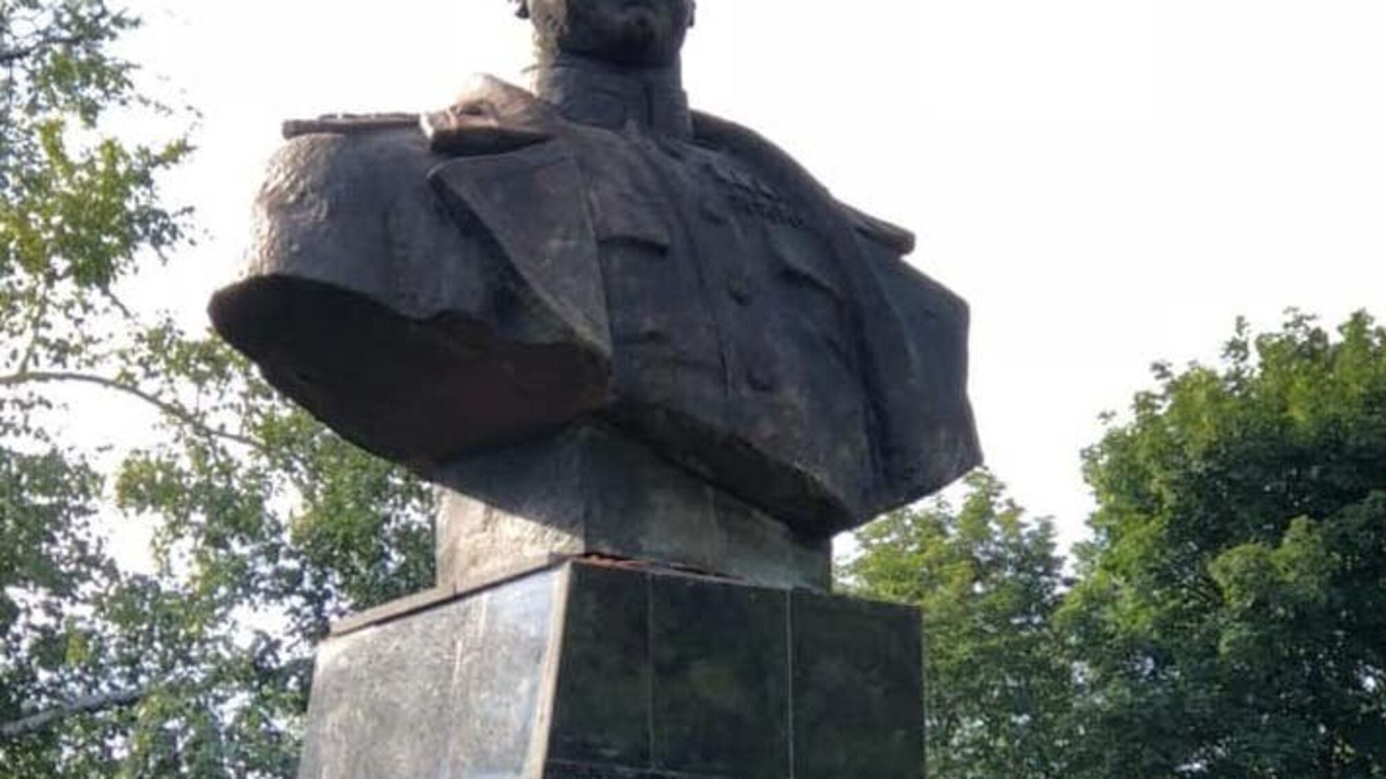 «Жукова» повернули до харківського скверу (ФОТО)