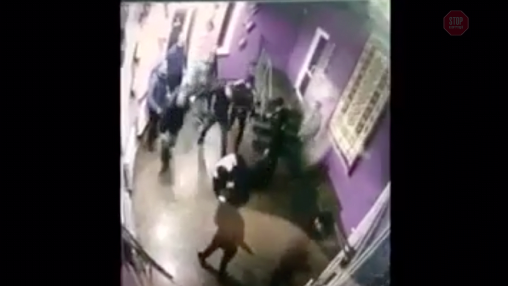 У журналістів з’явилилсь докази жорстокого побиття працівника СБУ в Кропивницькому, які приховувала поліція – ексклюзивне відео