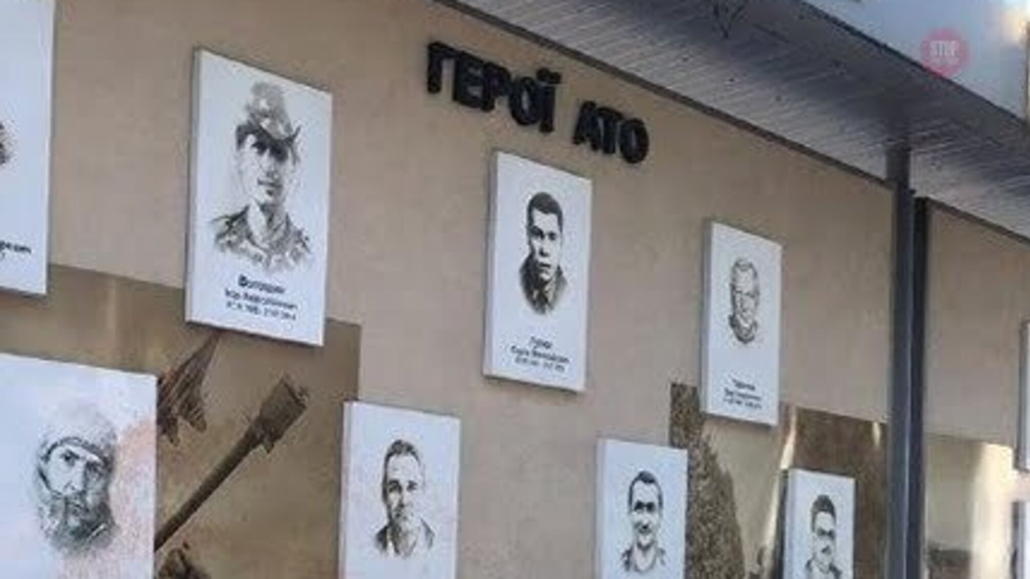 У Рівному вандали зіпсували інсталяцію Небесної сотні (фото)