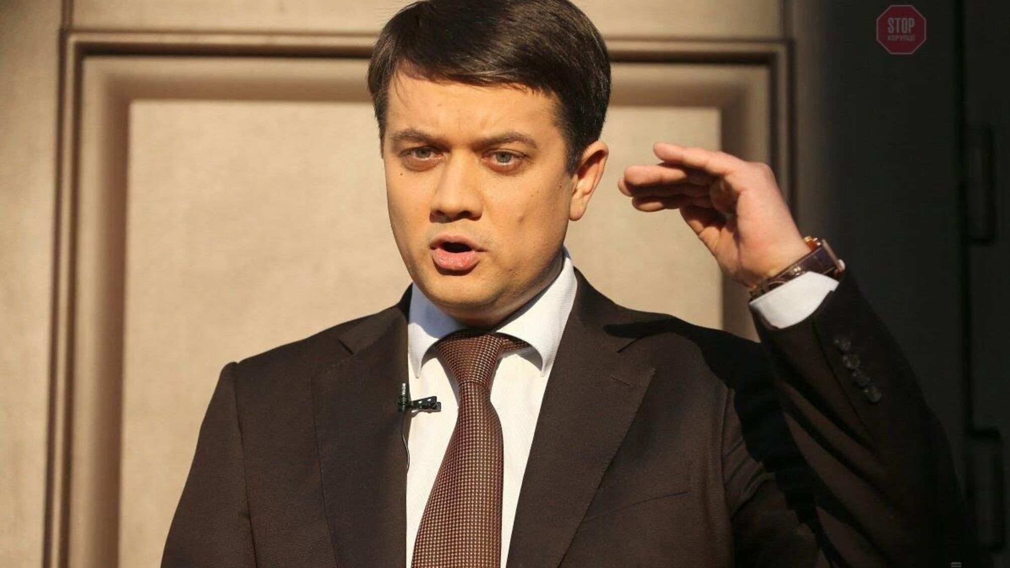 “Війну на Донбасі неможливо вирішити лише законами”, – Разумков