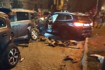В Івано-Франківську 20-річна водійка протаранила 5 автівок (відео)