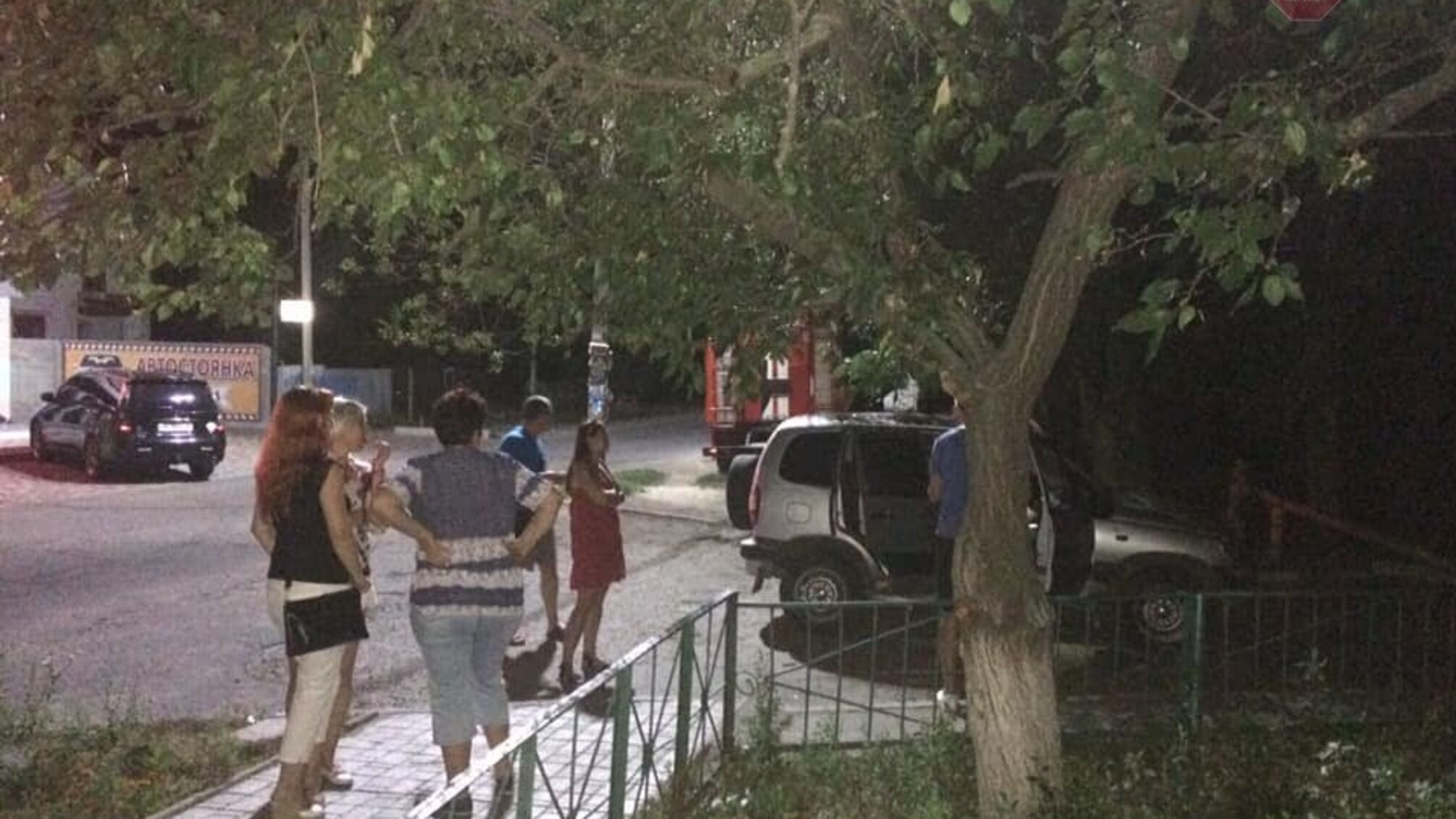 Сусідські війни: чоловік виливав фекалії в під'їзд, погрожував зґвалтувати дітей і хотів підірвати будинок (фото)