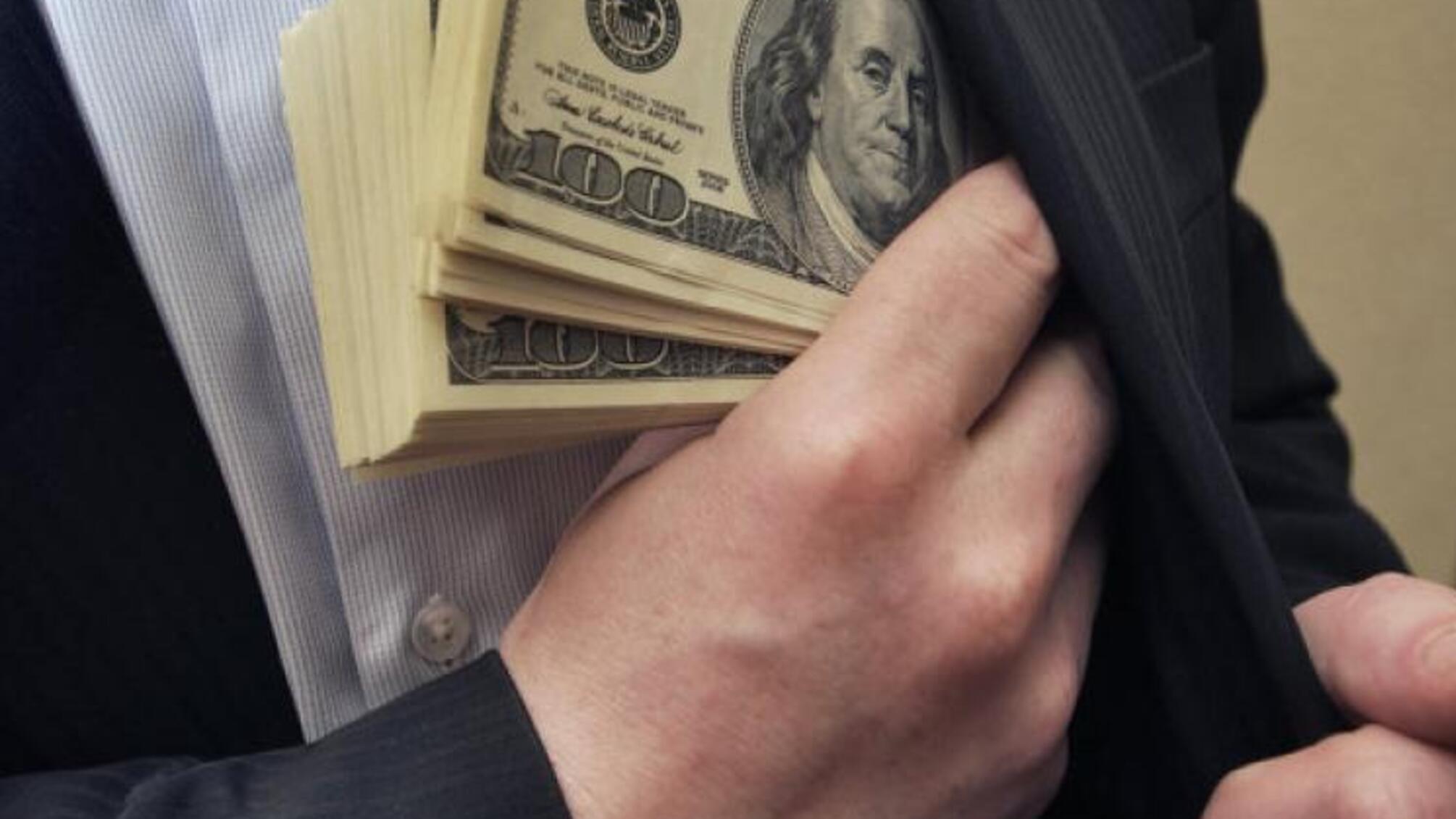 Громадський діяч з Житомира погорів на доларовому хабарі