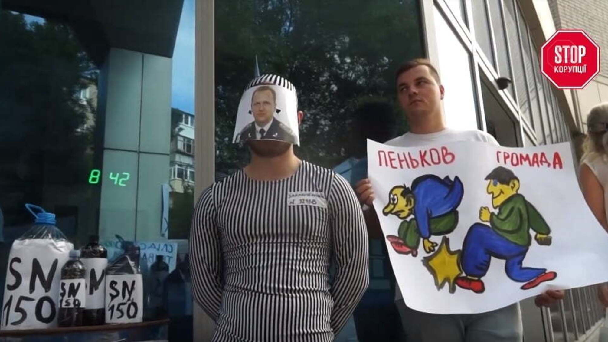 Представники нових осередків 'СтопКору' на Дніпропетровщині взяли участь у безстроковій акції проти свавілля ДФС