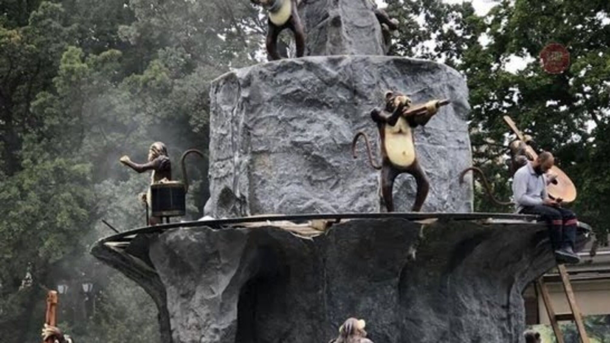 Співаючі мавпи: скільки харківська міськрада заплатила за майбутню розвагу?