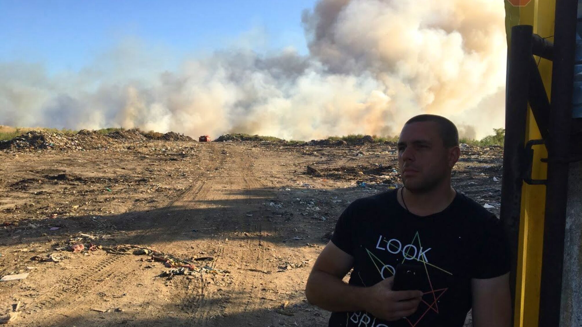На Дніпропетровщині другий день поспіль горить сміттєзвалище – подробиці (фото, відео)