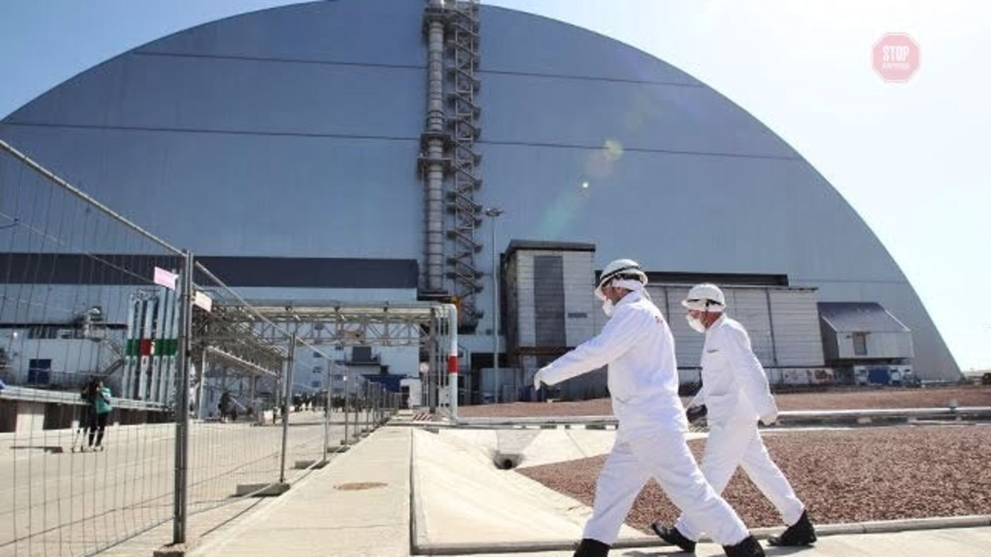 На рак можуть захворіти тисячі осіб: стало відомо про велику проблему з саркофагом над ЧАЕС