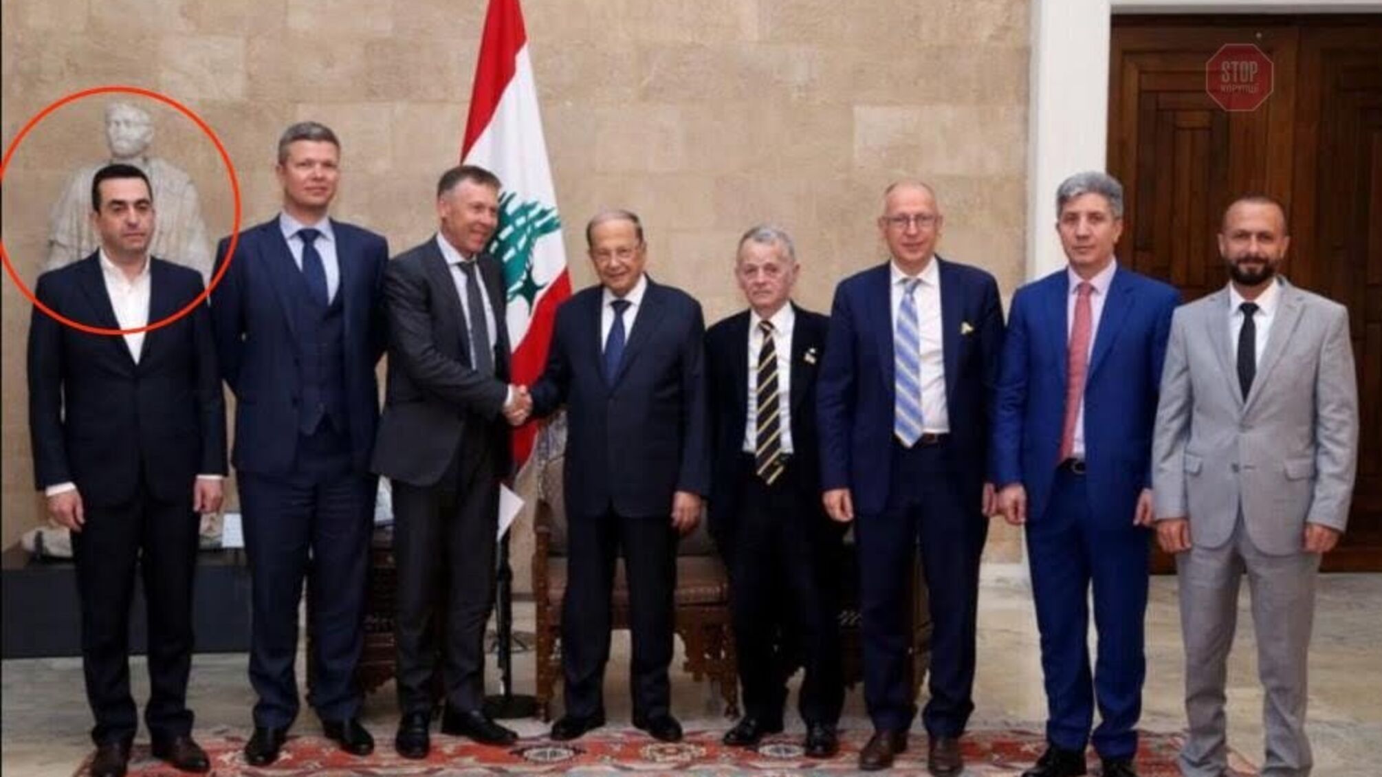 Народні депутати України 'засвітились' у компанії з бізнесменом із 'чорного списку' США (фото)