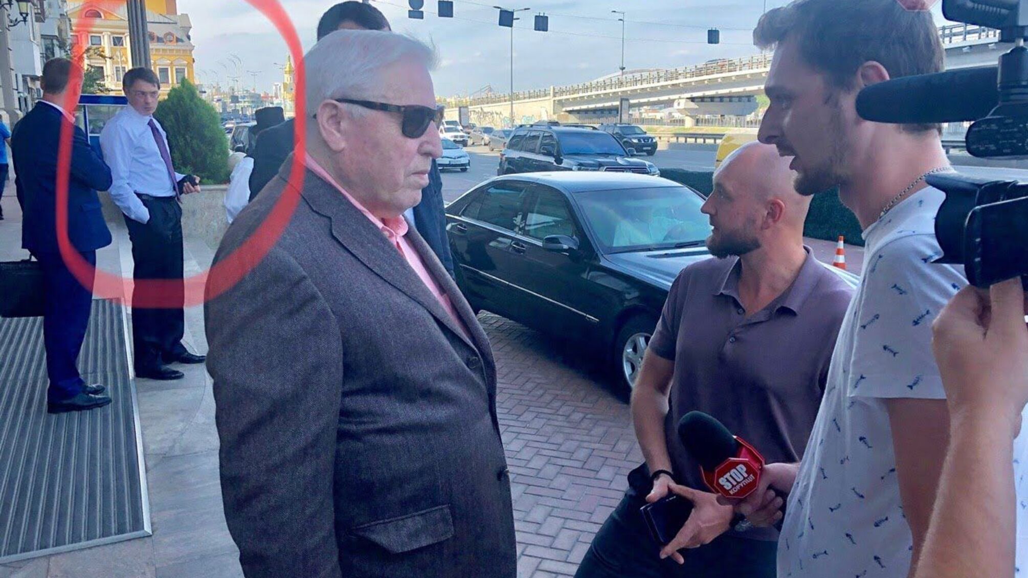 Керівника 'Енергомережі' Дмитра Крючкова сфотографували в компанії американського мільярдера Сема Кісліна в Києві (фото)